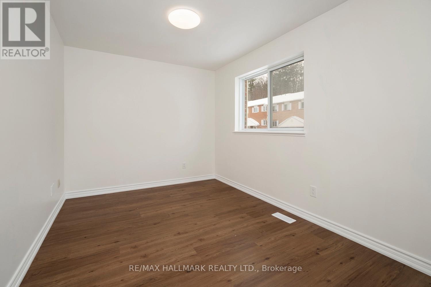 16 - 595 Gibney Crescent, Newmarket, Ontario  L3X 1Y3 - Photo 10 - N12716506