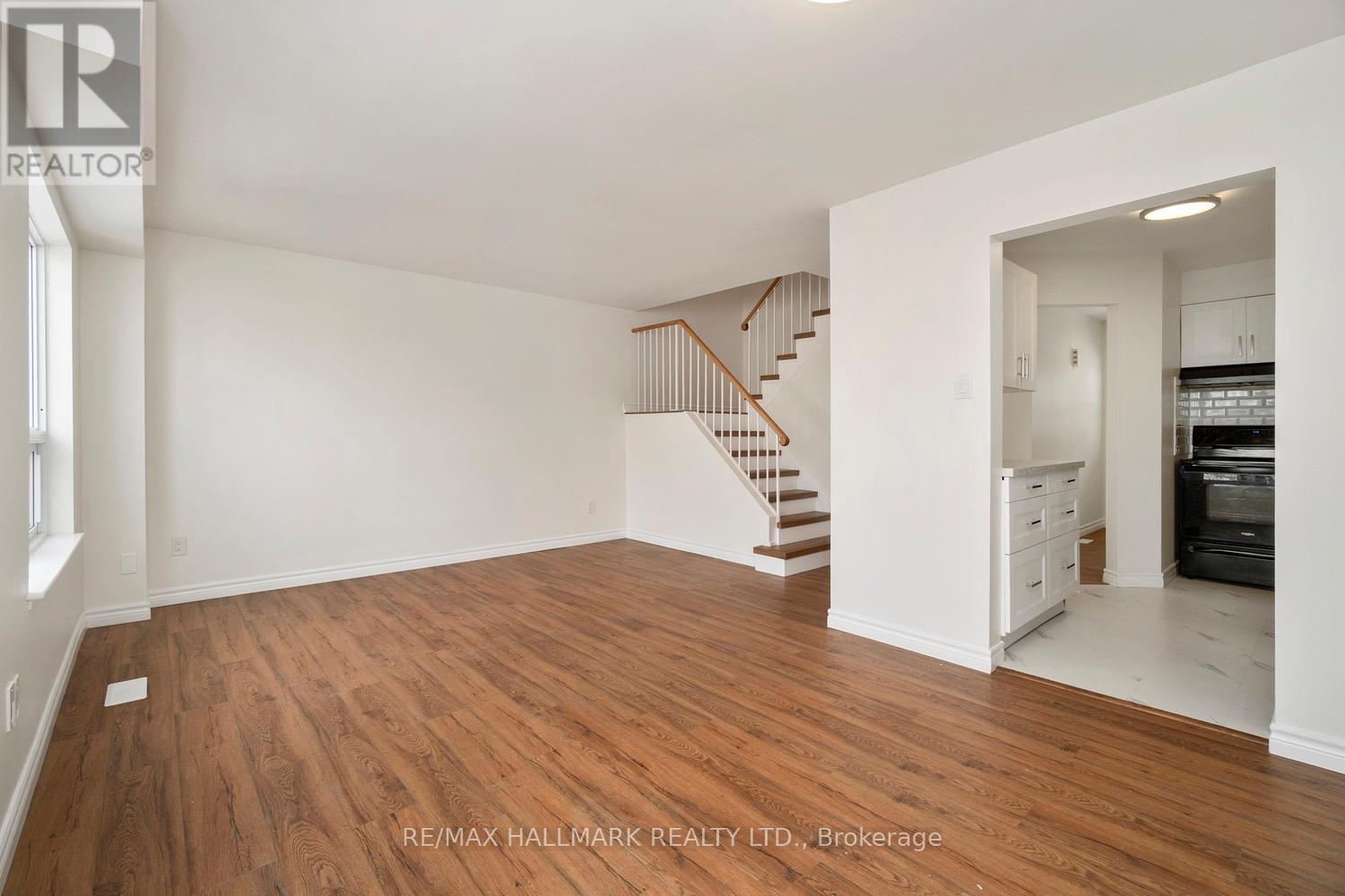 16 - 595 Gibney Crescent, Newmarket, Ontario  L3X 1Y3 - Photo 3 - N12716506