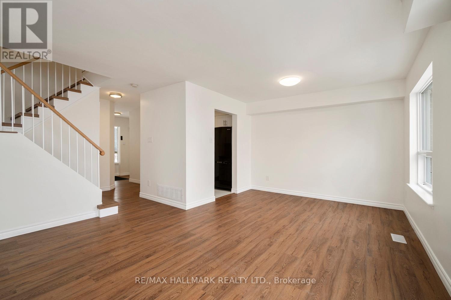 16 - 595 Gibney Crescent, Newmarket, Ontario  L3X 1Y3 - Photo 7 - N12716506