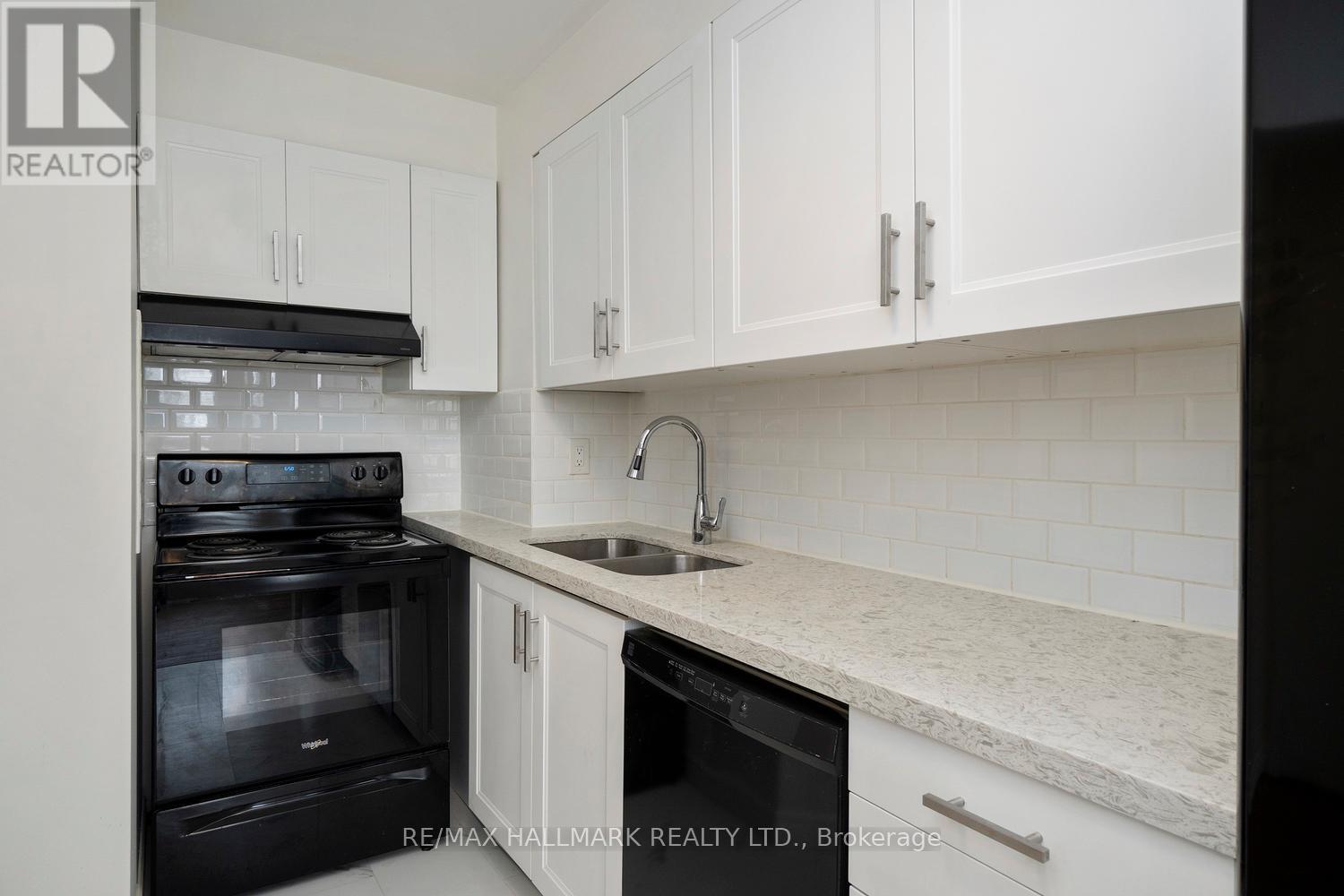 16 - 595 Gibney Crescent, Newmarket, Ontario  L3X 1Y3 - Photo 8 - N12716506