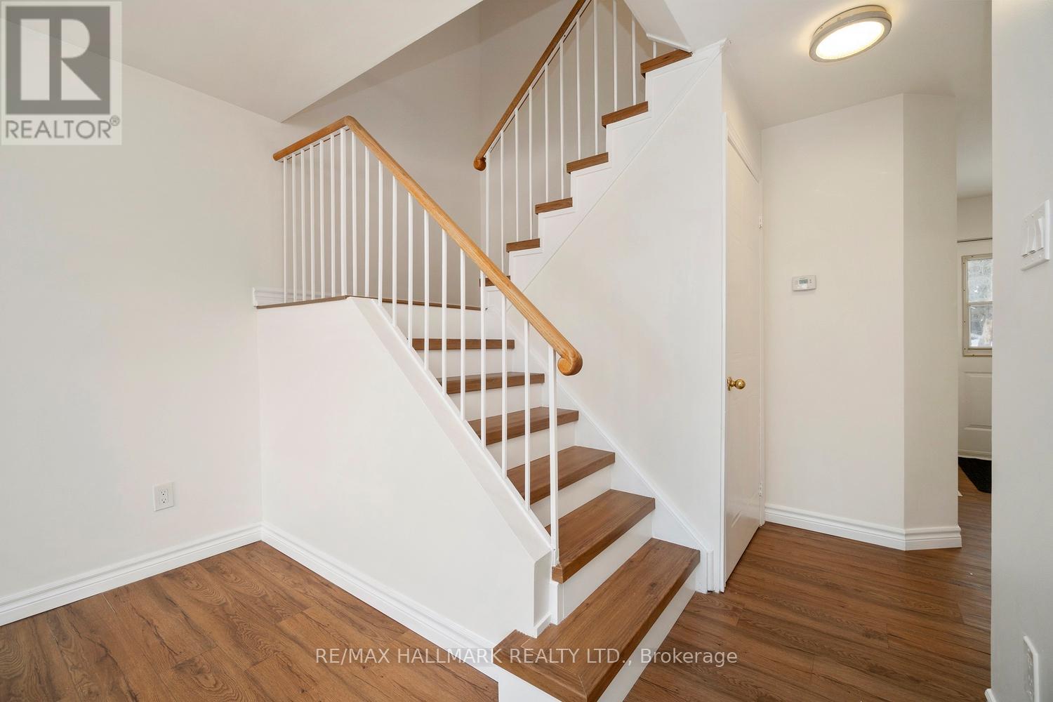 16 - 595 Gibney Crescent, Newmarket, Ontario  L3X 1Y3 - Photo 9 - N12716506