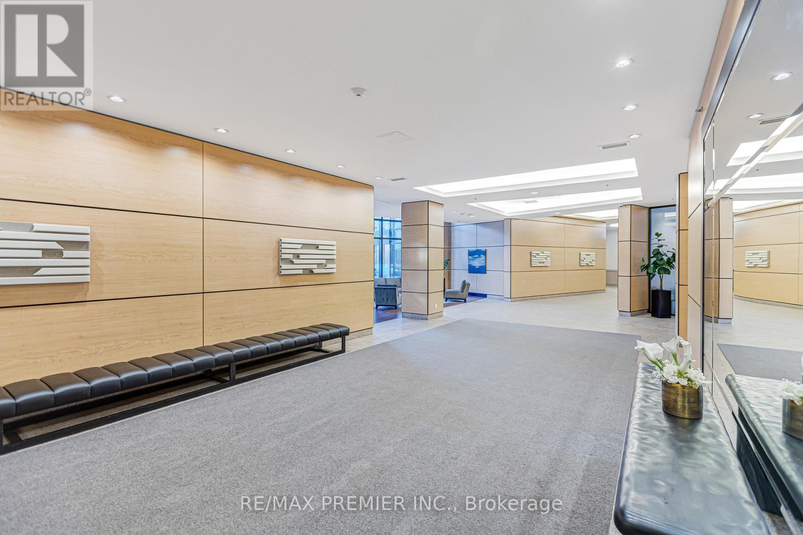 2001 - 2900 Highway 7, Vaughan, Ontario  L4K 0G3 - Photo 2 - N12716552