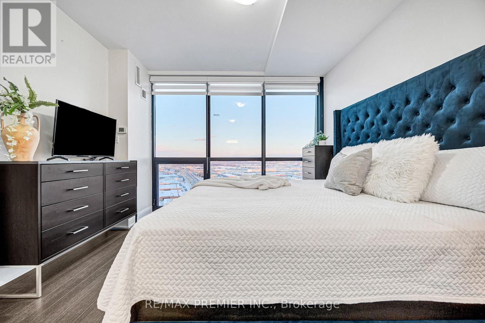 2001 - 2900 Highway 7, Vaughan, Ontario  L4K 0G3 - Photo 37 - N12716552