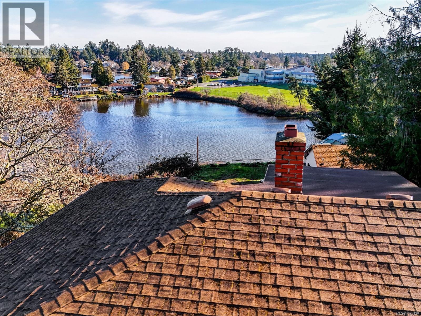 269 Glenairlie Dr, View Royal, British Columbia  V9B 1K5 - Photo 3 - 1023420