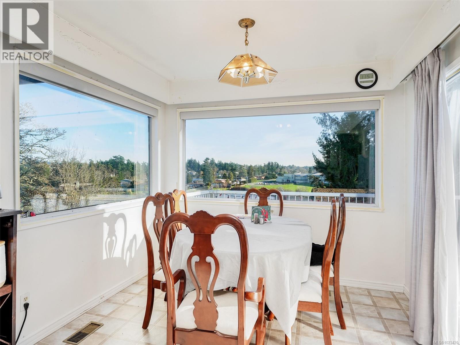 269 Glenairlie Dr, View Royal, British Columbia  V9B 1K5 - Photo 7 - 1023420