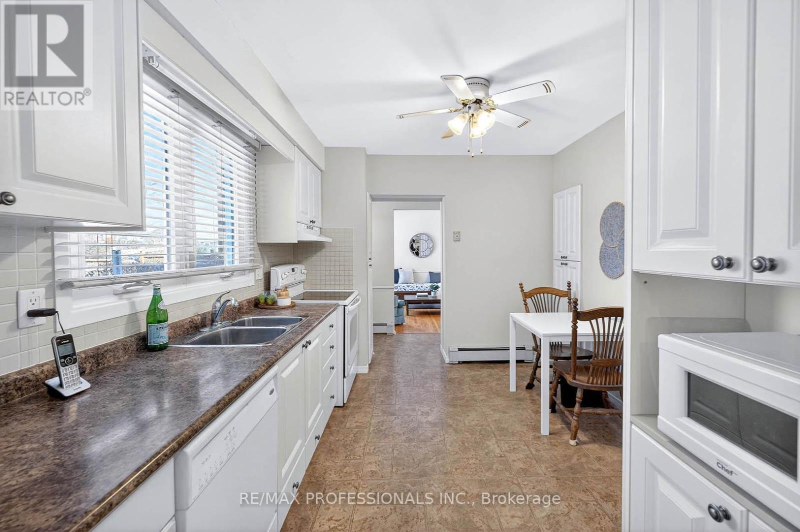 2133 Perran Drive, Mississauga, Ontario  L5K 1L9 - Photo 17 - W12716290