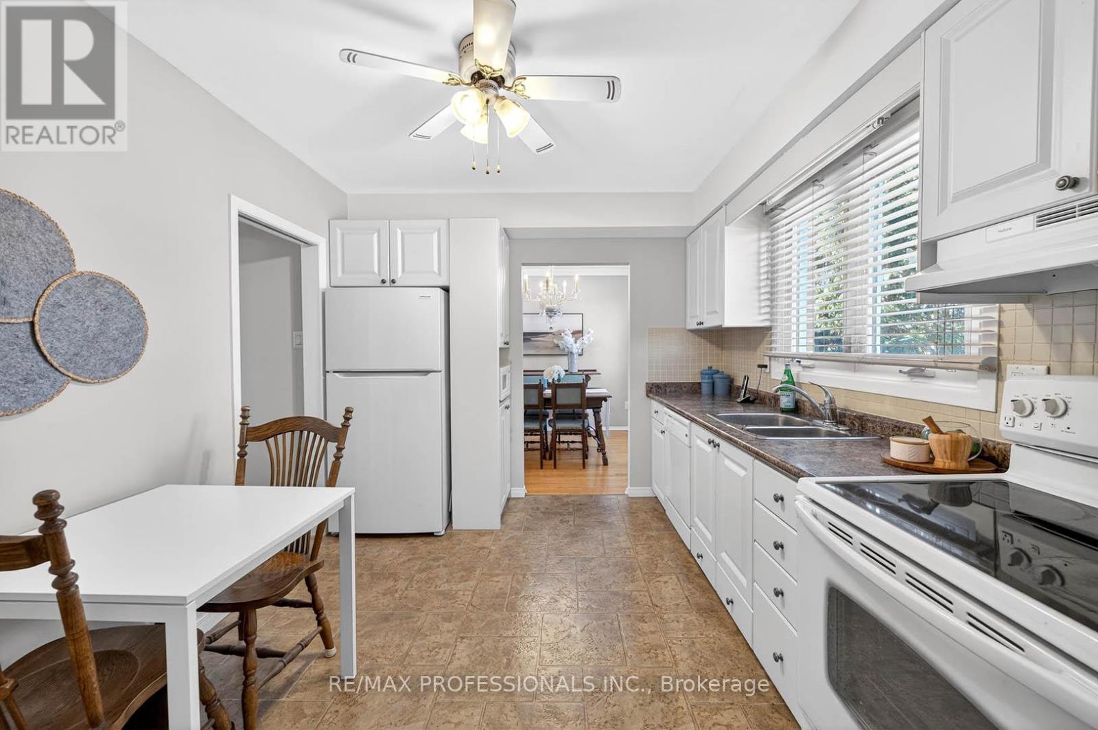 2133 Perran Drive, Mississauga, Ontario  L5K 1L9 - Photo 18 - W12716290