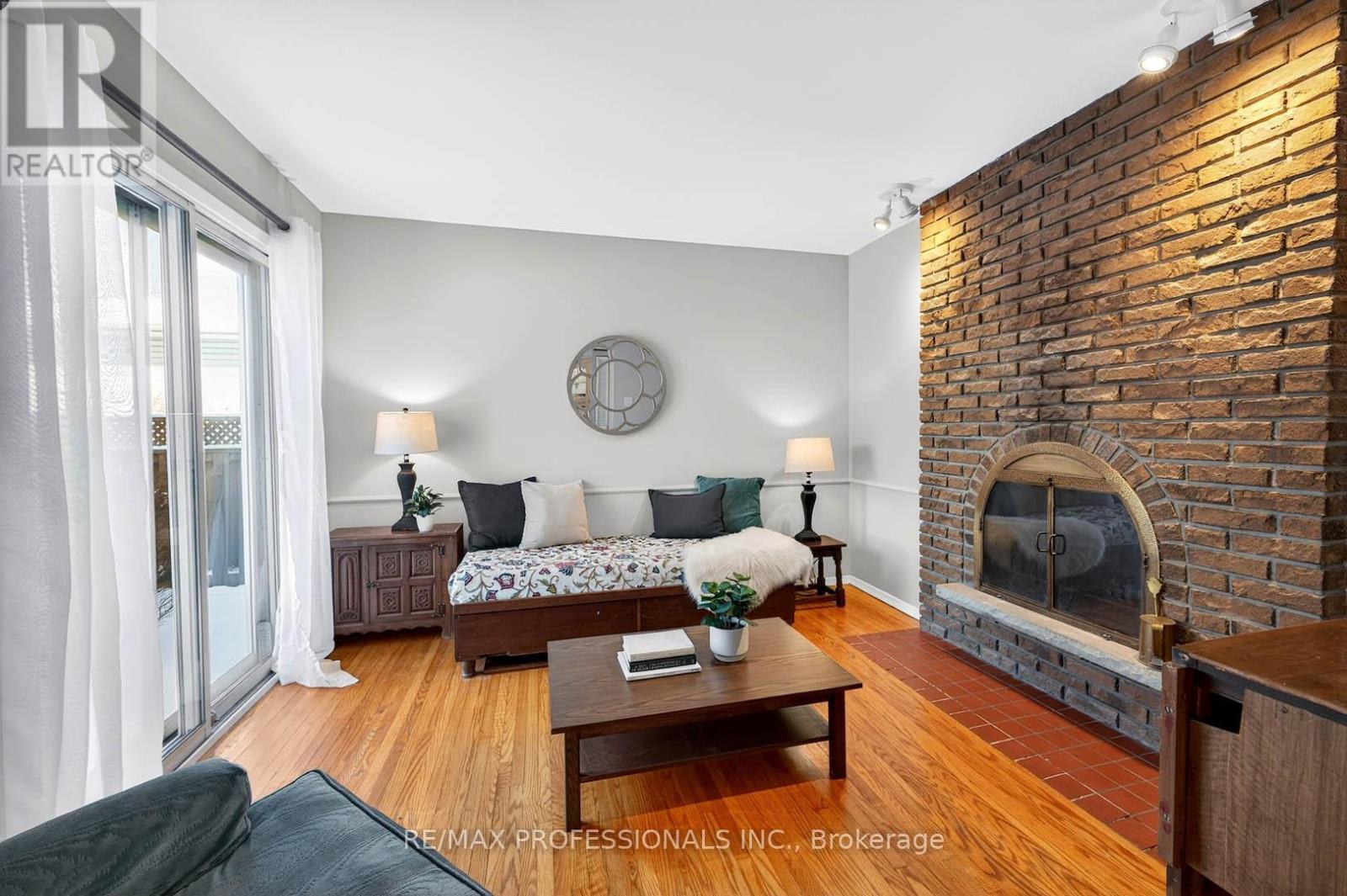 2133 Perran Drive, Mississauga, Ontario  L5K 1L9 - Photo 21 - W12716290