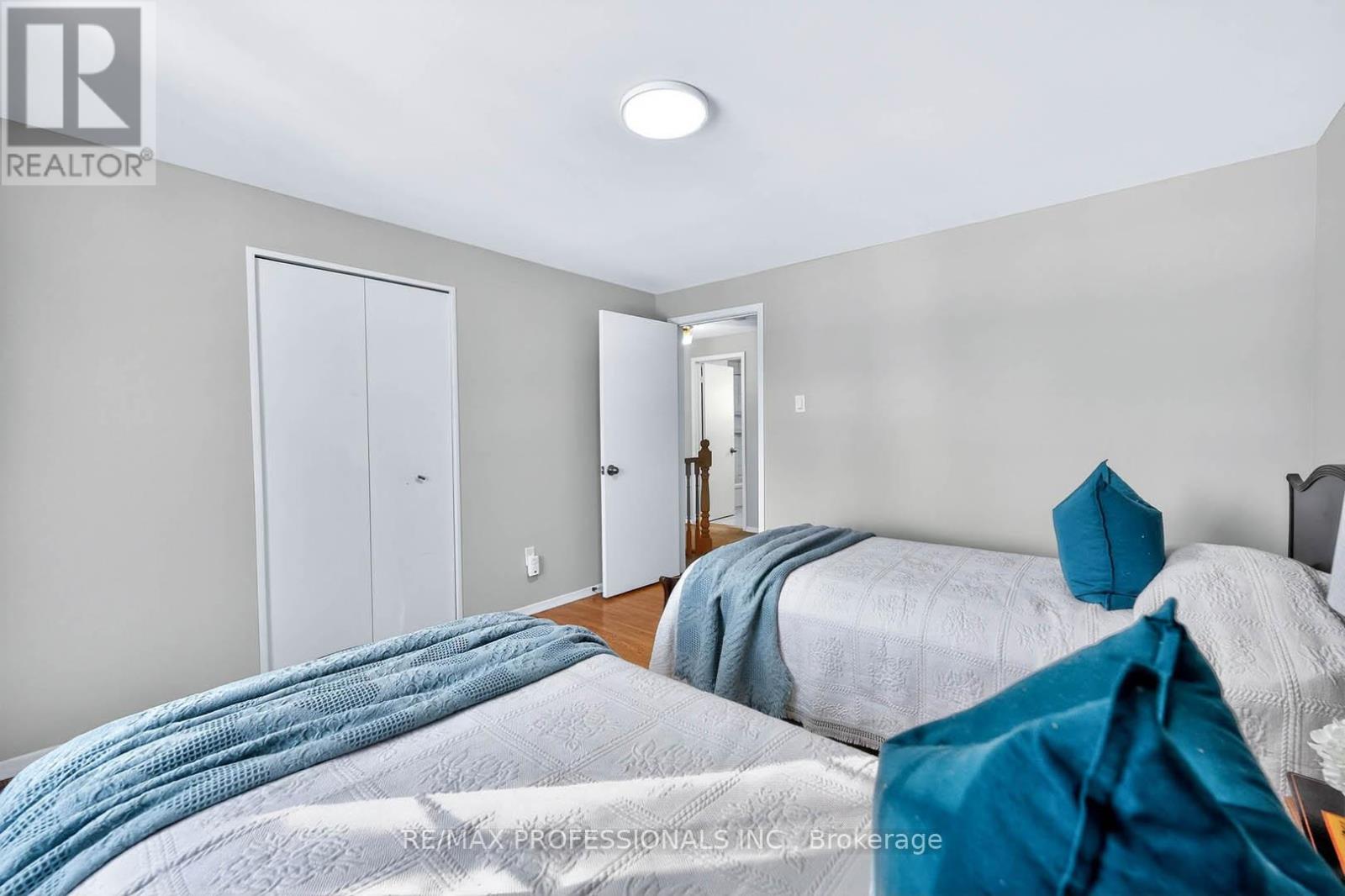 2133 Perran Drive, Mississauga, Ontario  L5K 1L9 - Photo 32 - W12716290