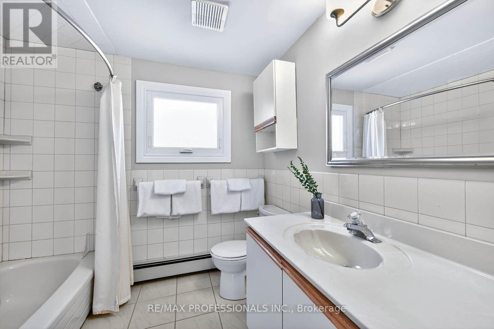 2133 Perran Drive, Mississauga, Ontario  L5K 1L9 - Photo 38 - W12716290