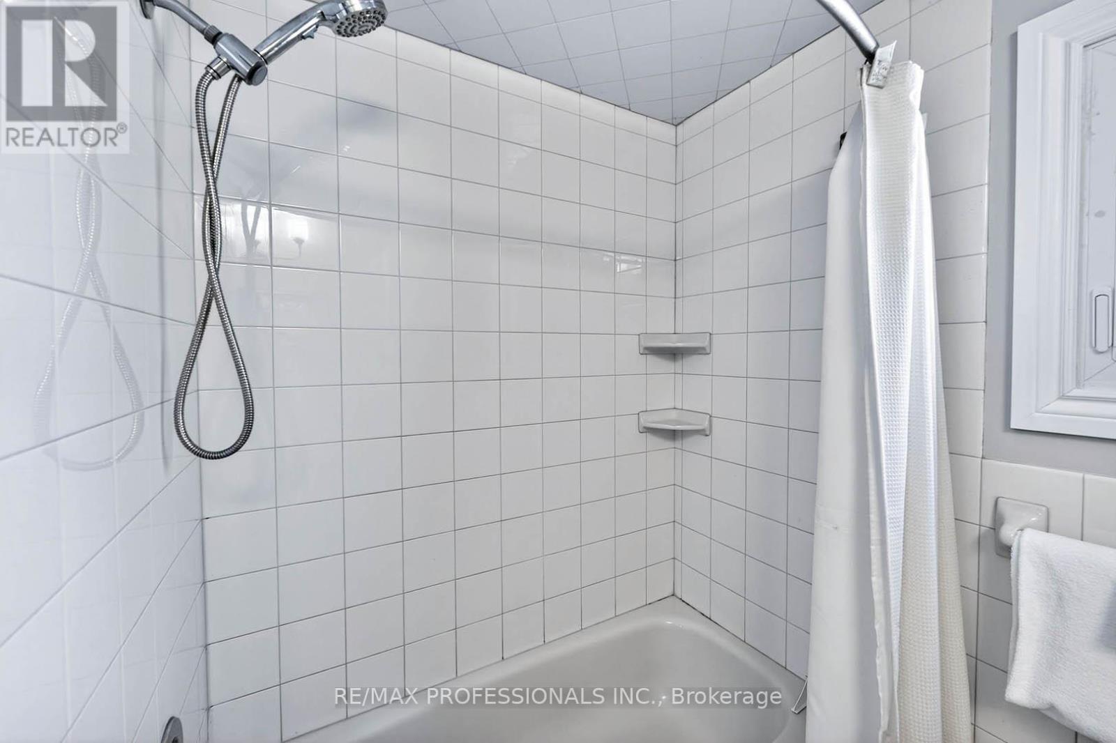 2133 Perran Drive, Mississauga, Ontario  L5K 1L9 - Photo 39 - W12716290