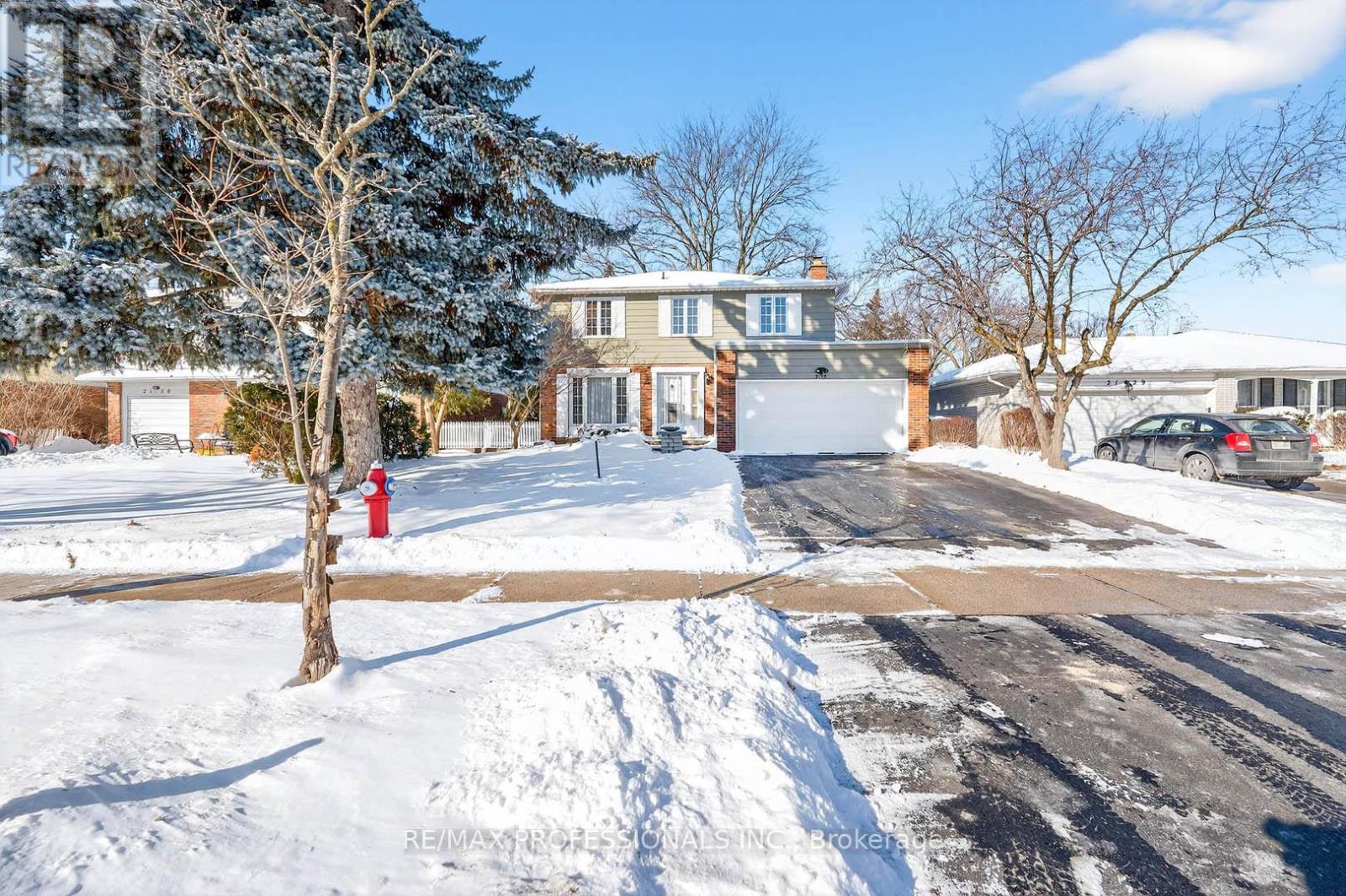 2133 Perran Drive, Mississauga, Ontario  L5K 1L9 - Photo 4 - W12716290