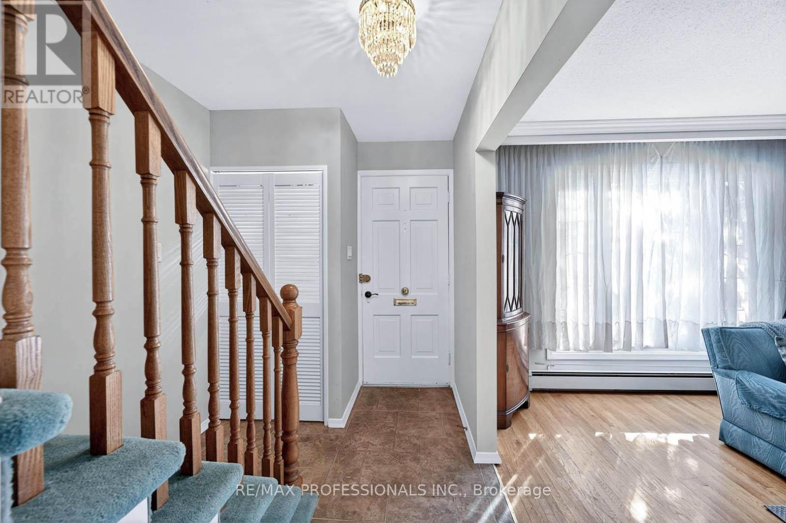 2133 Perran Drive, Mississauga, Ontario  L5K 1L9 - Photo 6 - W12716290