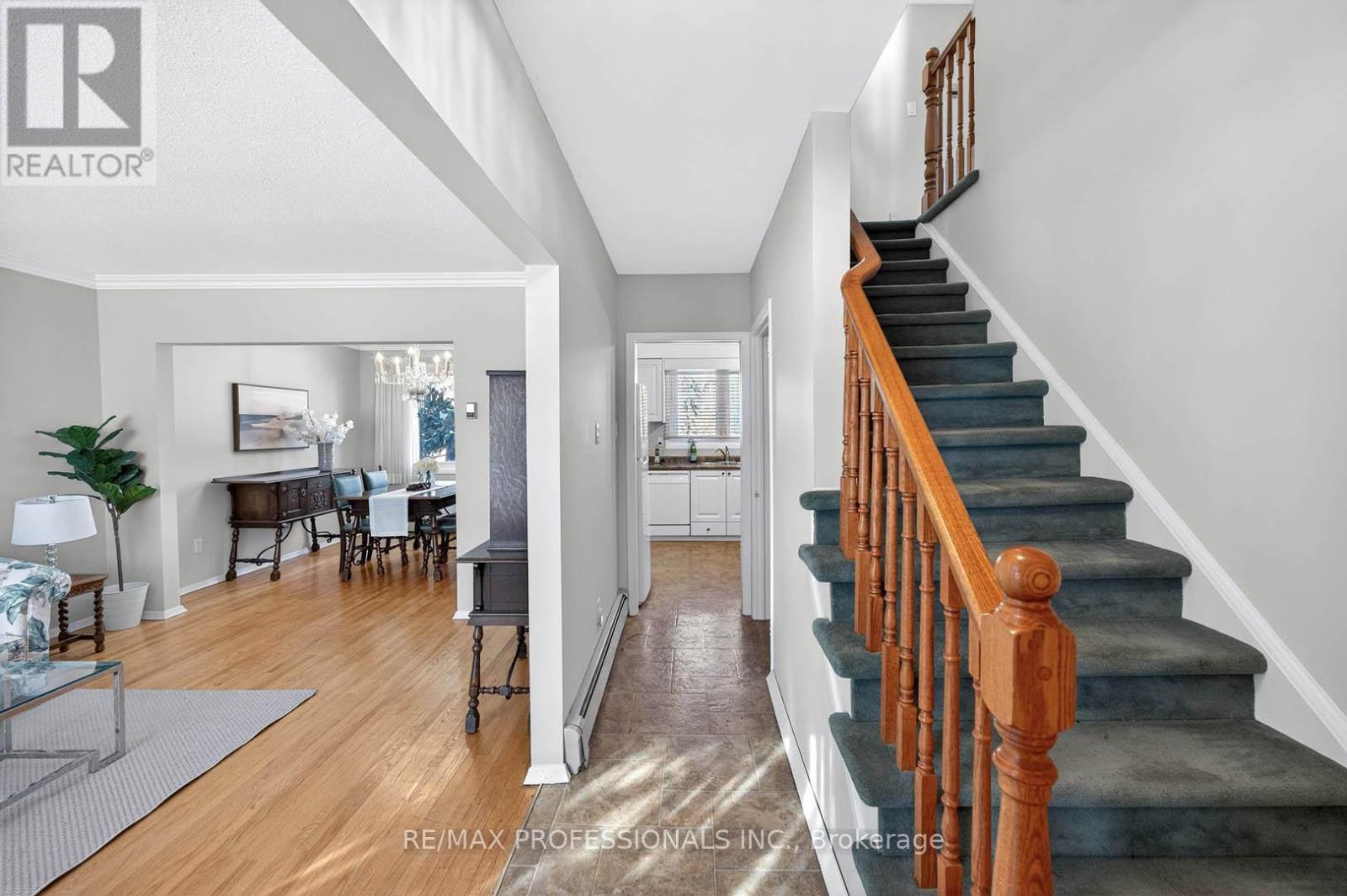 2133 Perran Drive, Mississauga, Ontario  L5K 1L9 - Photo 7 - W12716290