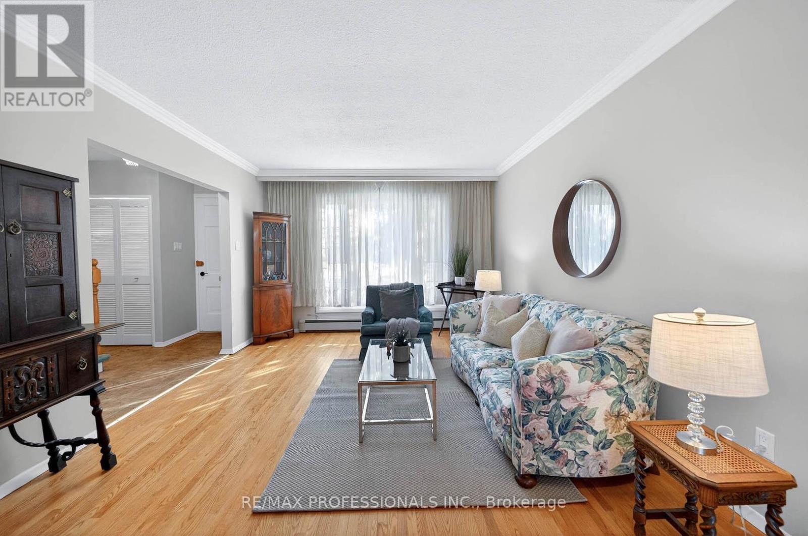 2133 Perran Drive, Mississauga, Ontario  L5K 1L9 - Photo 9 - W12716290