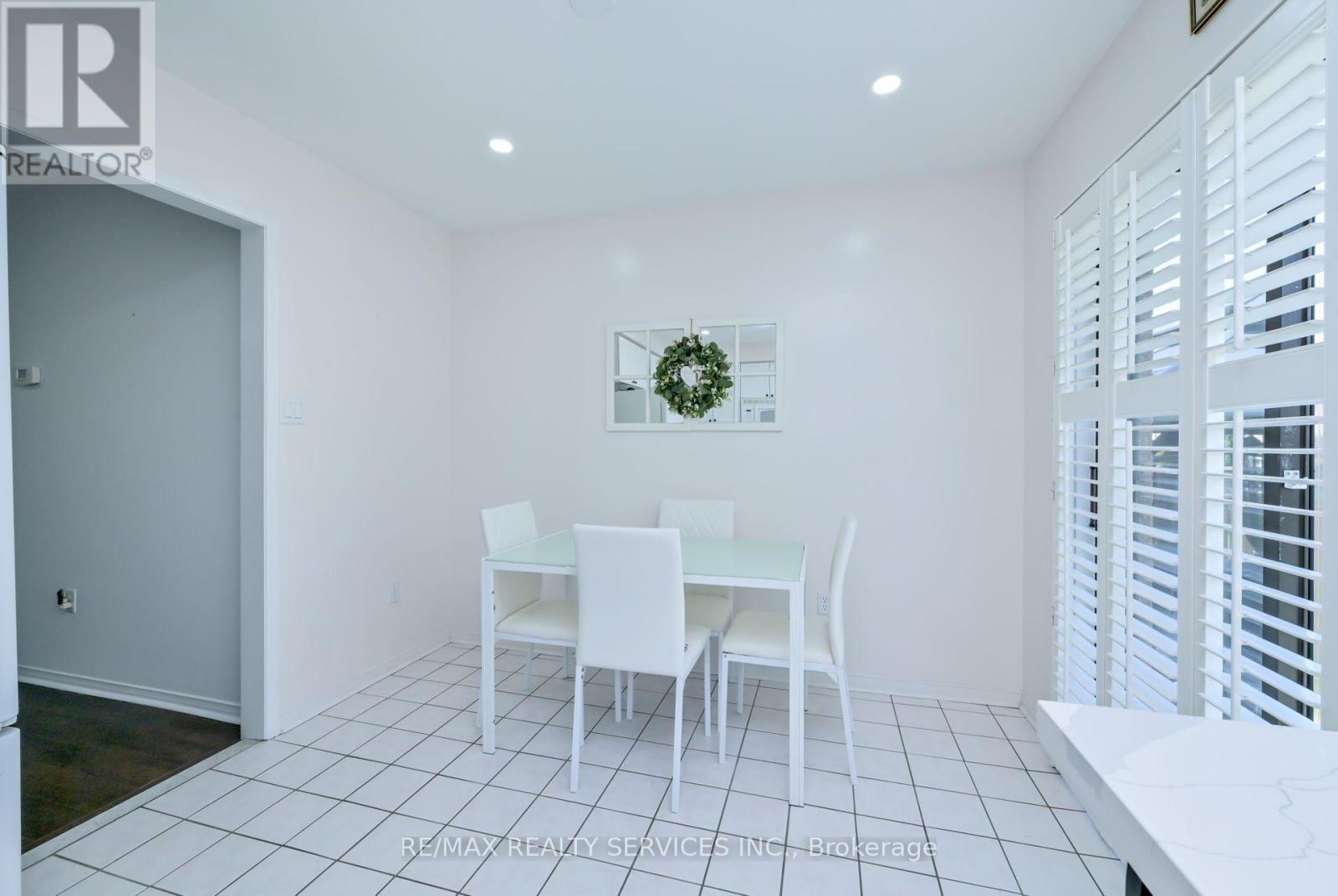 59 Springview Drive, Brampton, Ontario  L6X 4L8 - Photo 10 - W12716338