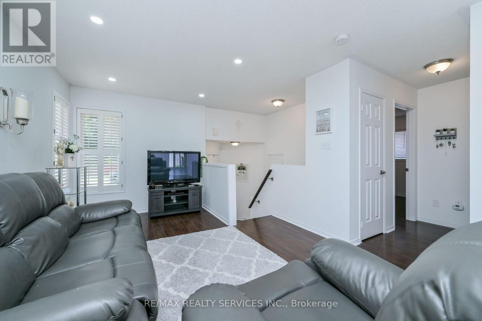 59 Springview Drive, Brampton, Ontario  L6X 4L8 - Photo 14 - W12716338