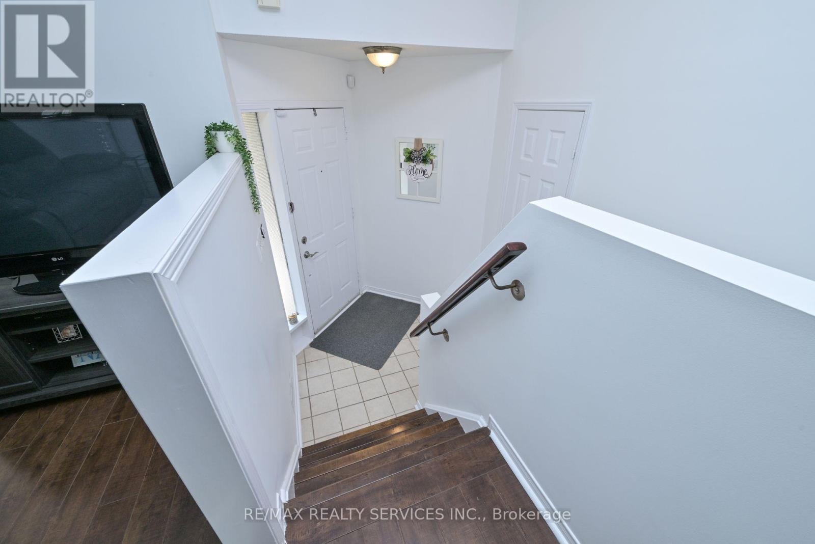 59 Springview Drive, Brampton, Ontario  L6X 4L8 - Photo 5 - W12716338