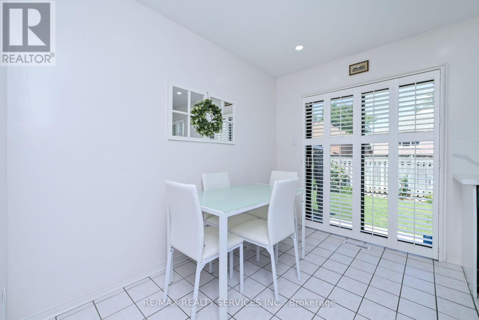 59 Springview Drive, Brampton, Ontario  L6X 4L8 - Photo 8 - W12716338