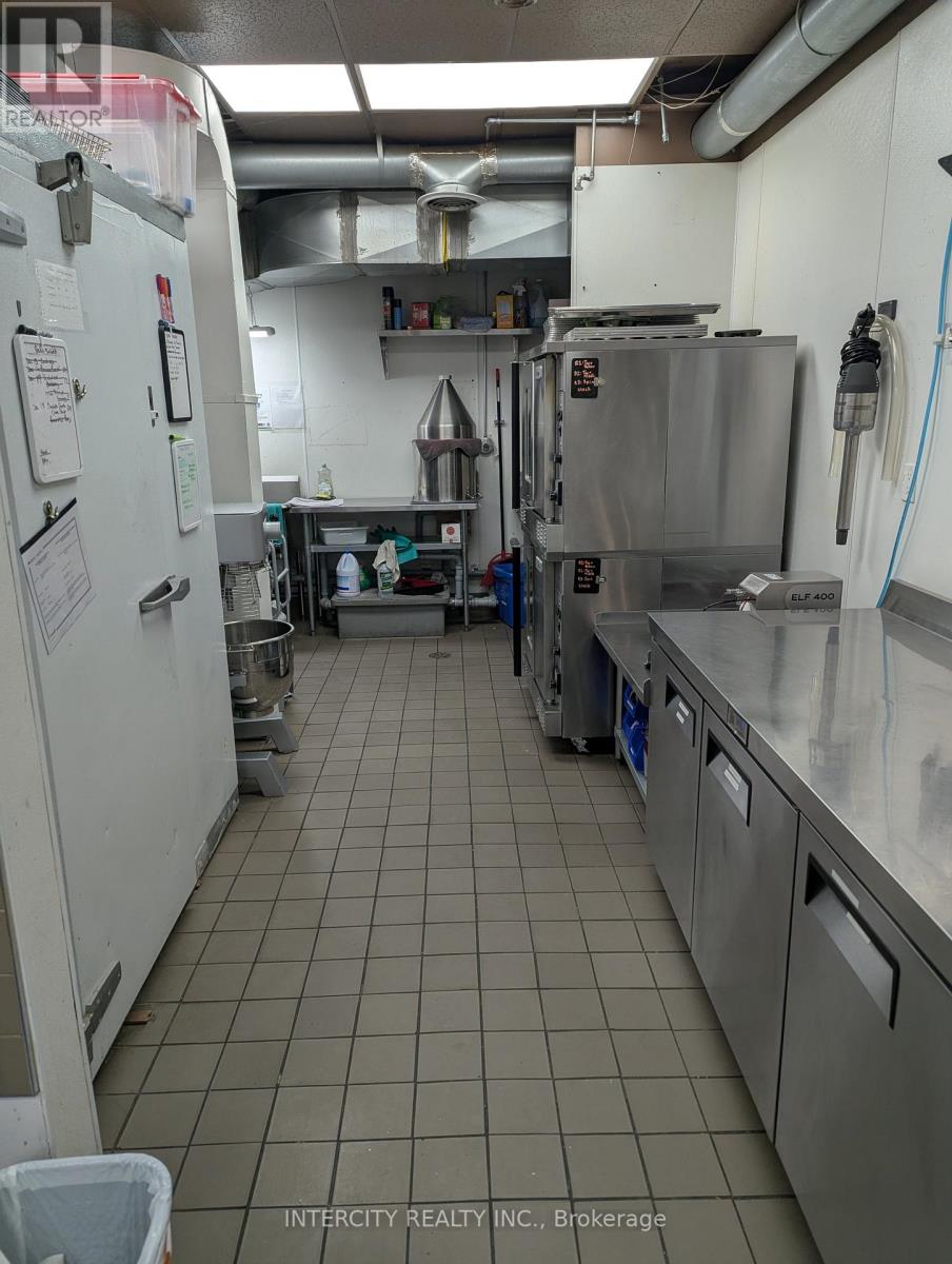 326 Kerr Street, Oakville, Ontario  L6K 3B5 - Photo 4 - W12716362