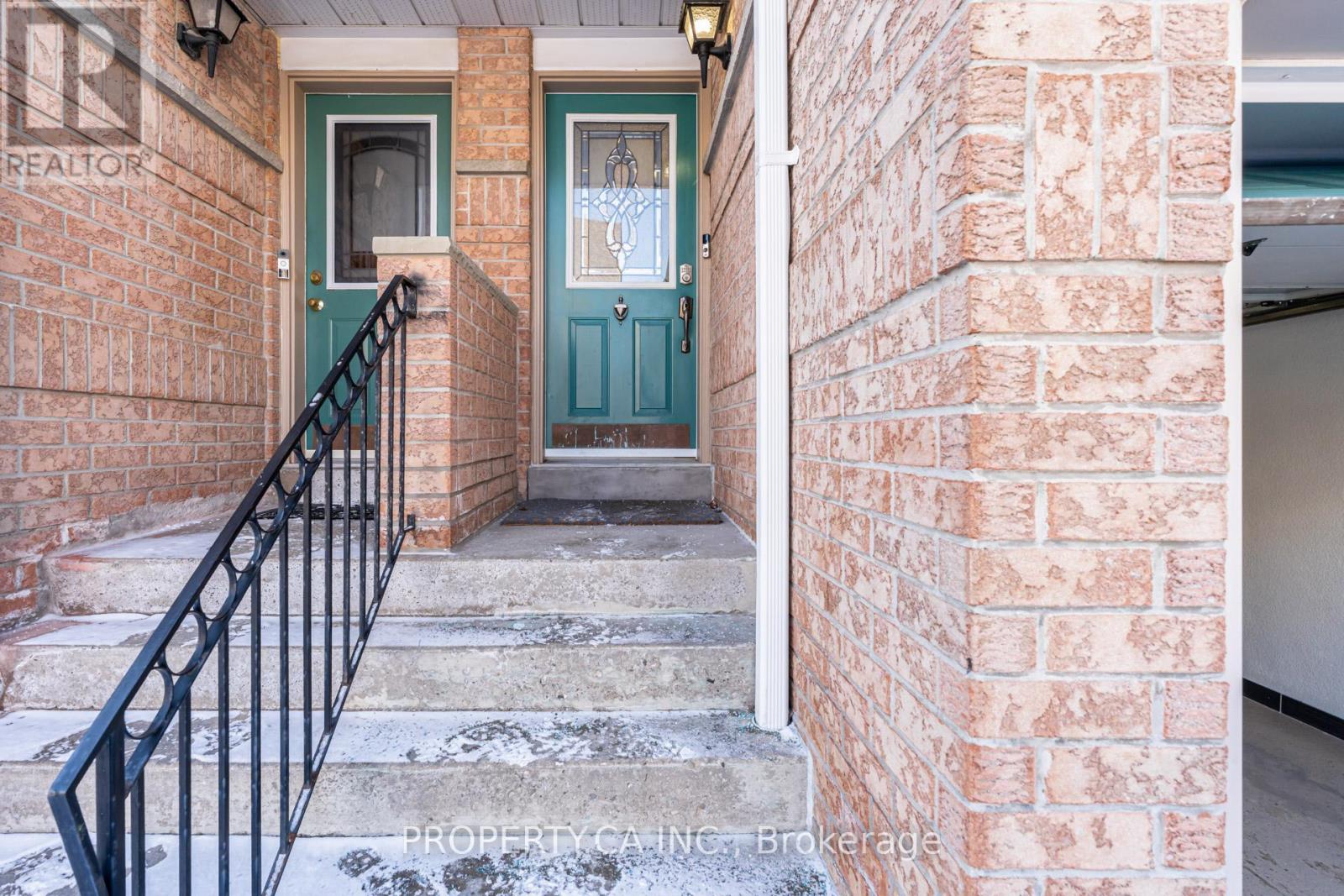 45 - 1050 Bristol Road W, Mississauga, Ontario  L5V 2E8 - Photo 2 - W12716366