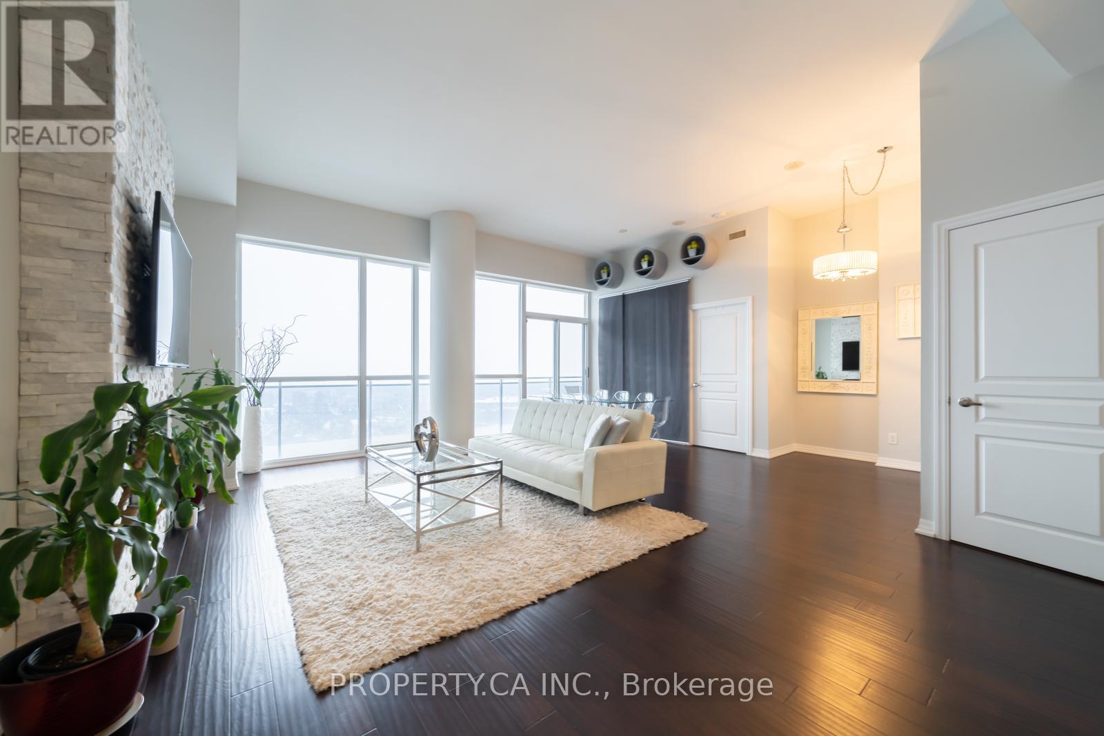 Ph3504 - 223 Webb Drive, Mississauga, Ontario  L5B 0E8 - Photo 2 - W12716396