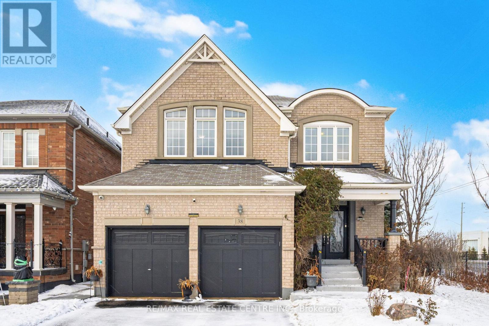 38 Lightcatcher Circle, Brampton, Ontario  L6P 3P5 - Photo 1 - W12716404