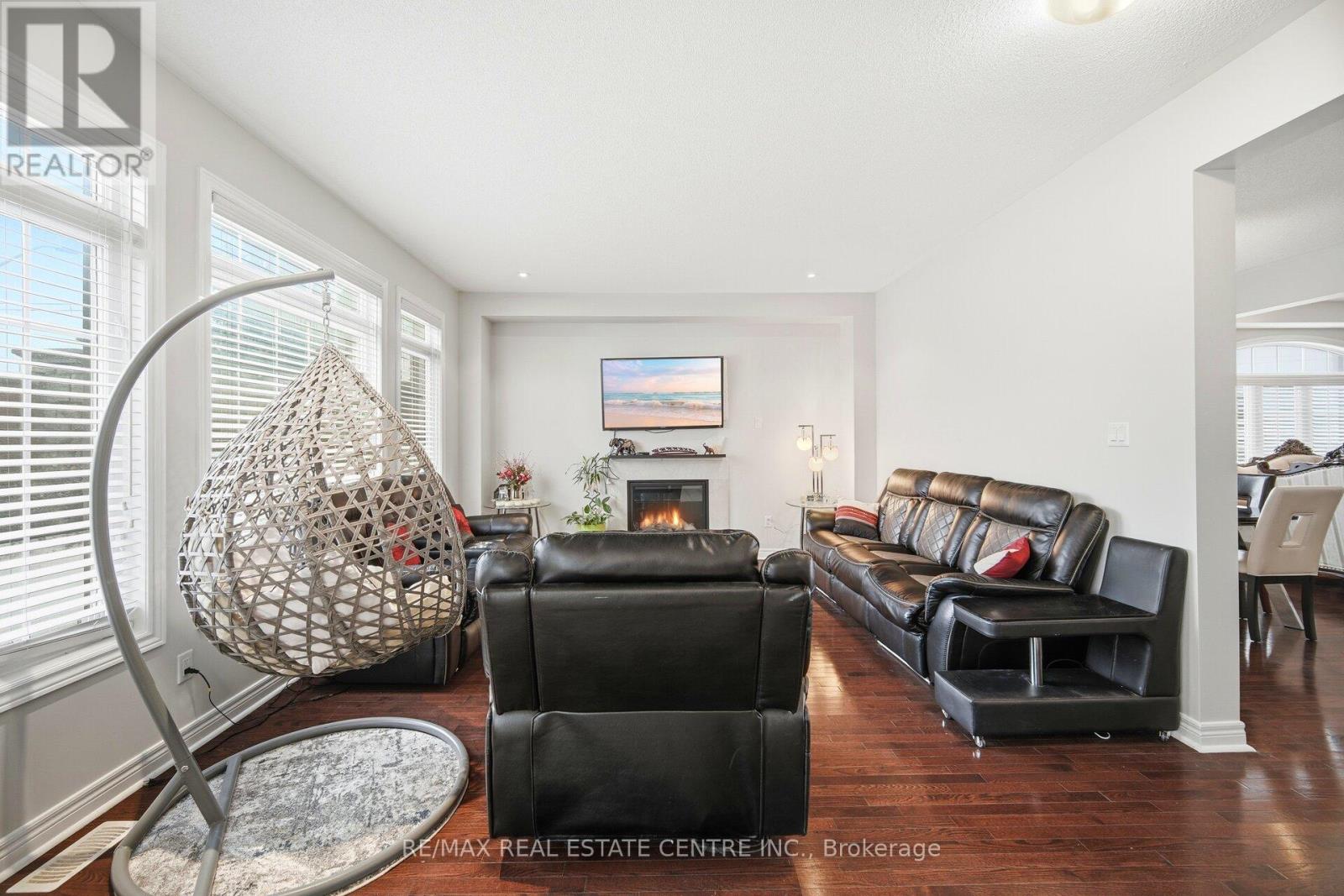 38 Lightcatcher Circle, Brampton, Ontario  L6P 3P5 - Photo 10 - W12716404