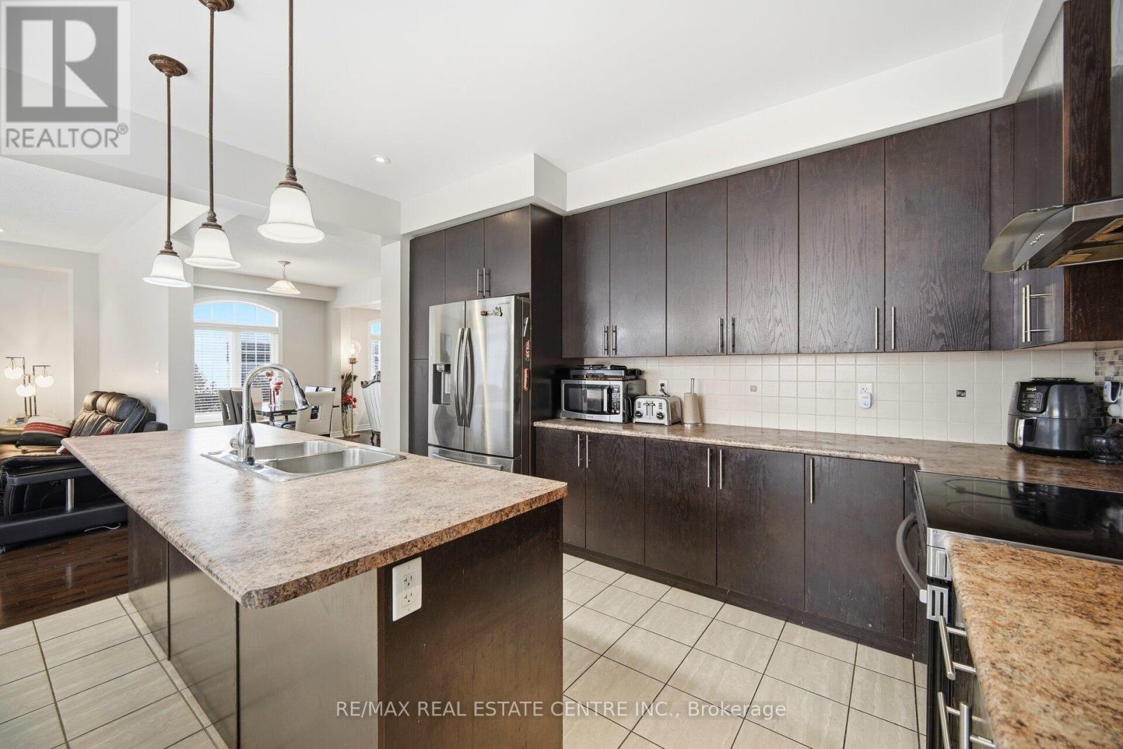 38 Lightcatcher Circle, Brampton, Ontario  L6P 3P5 - Photo 21 - W12716404