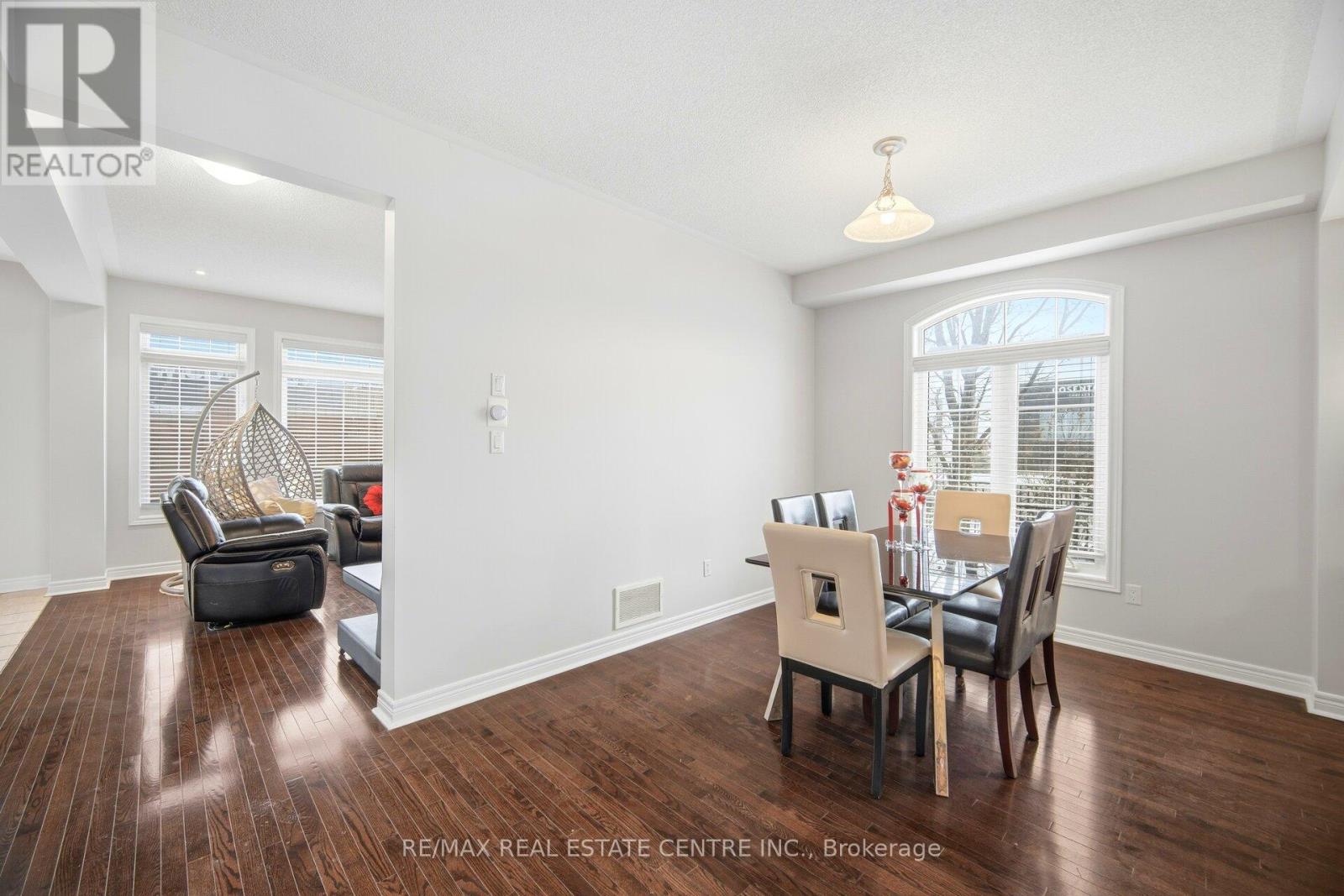 38 Lightcatcher Circle, Brampton, Ontario  L6P 3P5 - Photo 8 - W12716404