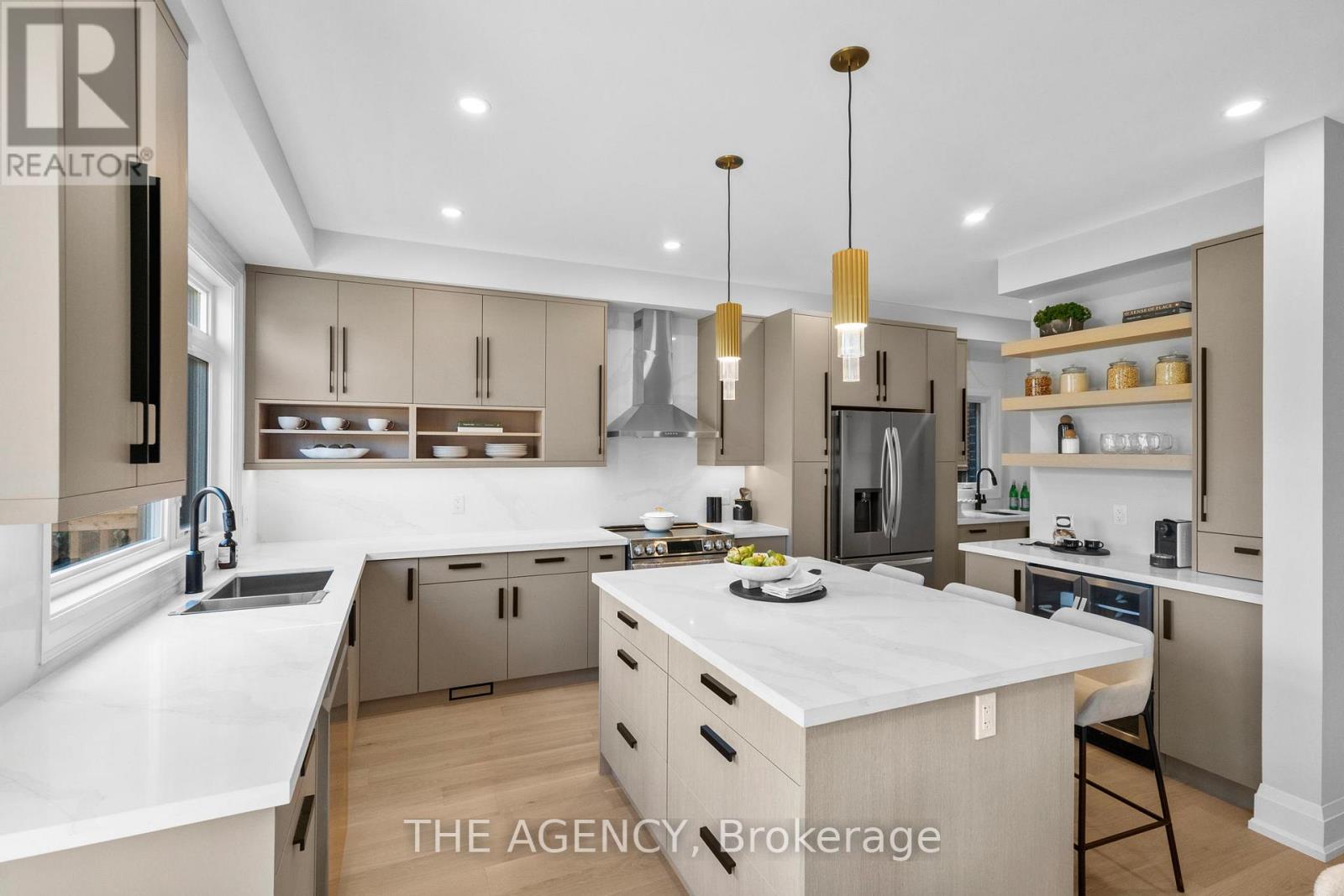 41 St Andrews Boulevard, Toronto, Ontario  M9R 1W2 - Photo 13 - W12716406