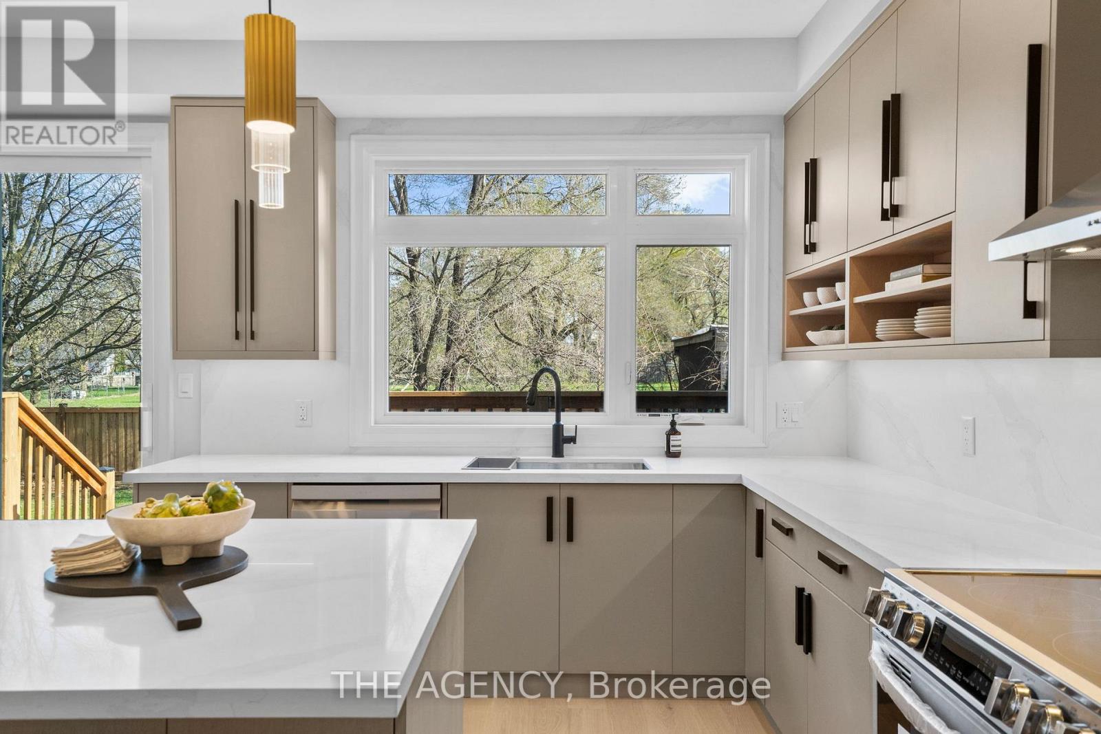 41 St Andrews Boulevard, Toronto, Ontario  M9R 1W2 - Photo 18 - W12716406