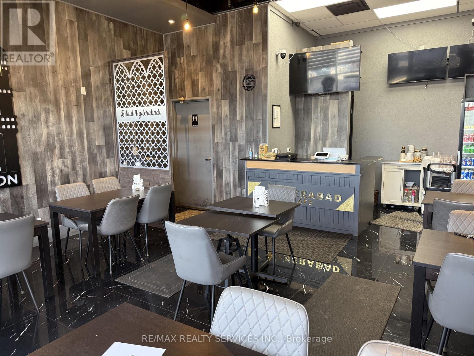 700 Queenston Road, Hamilton, Ontario  L8G 1A3 - Photo 1 - X12716356