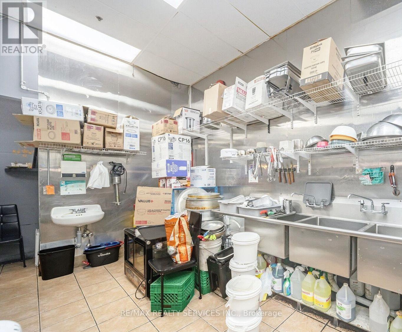 700 Queenston Road, Hamilton, Ontario  L8G 1A3 - Photo 10 - X12716356