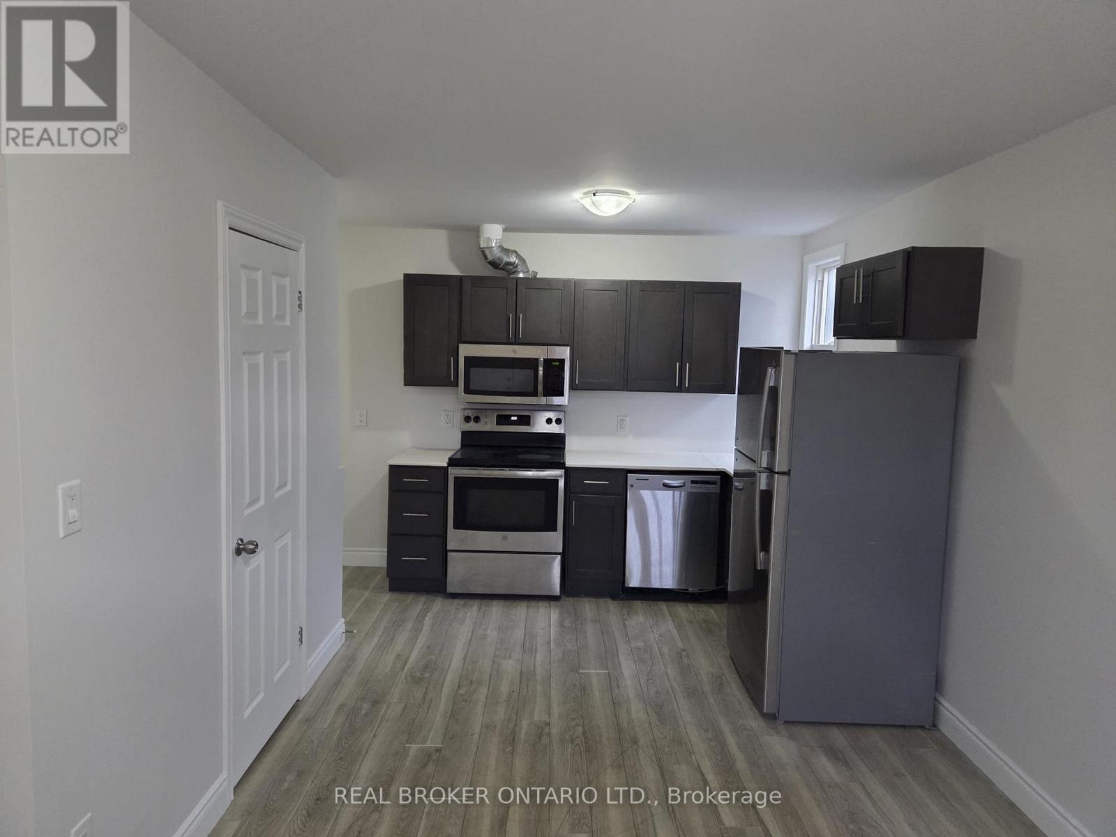 6 - 917 Main Street E, Hamilton, Ontario  L8M 1M6 - Photo 2 - X12716394