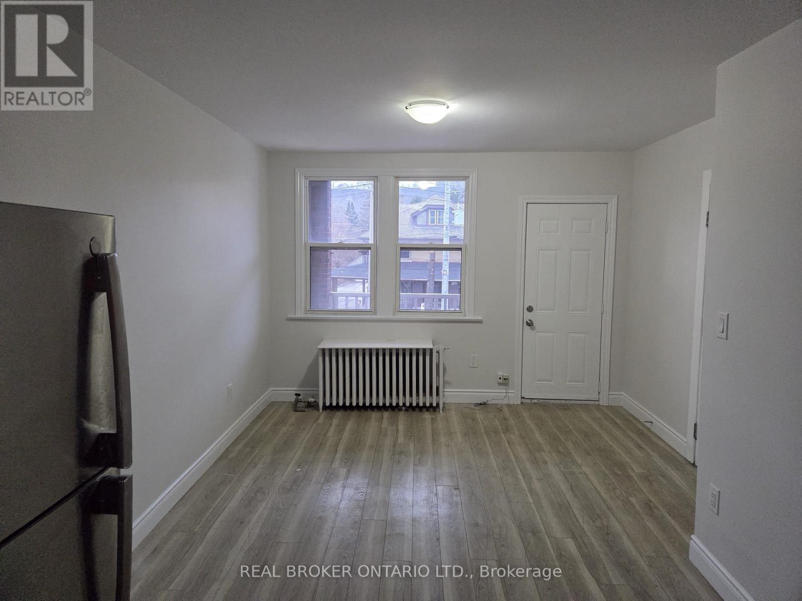 6 - 917 Main Street E, Hamilton, Ontario  L8M 1M6 - Photo 3 - X12716394