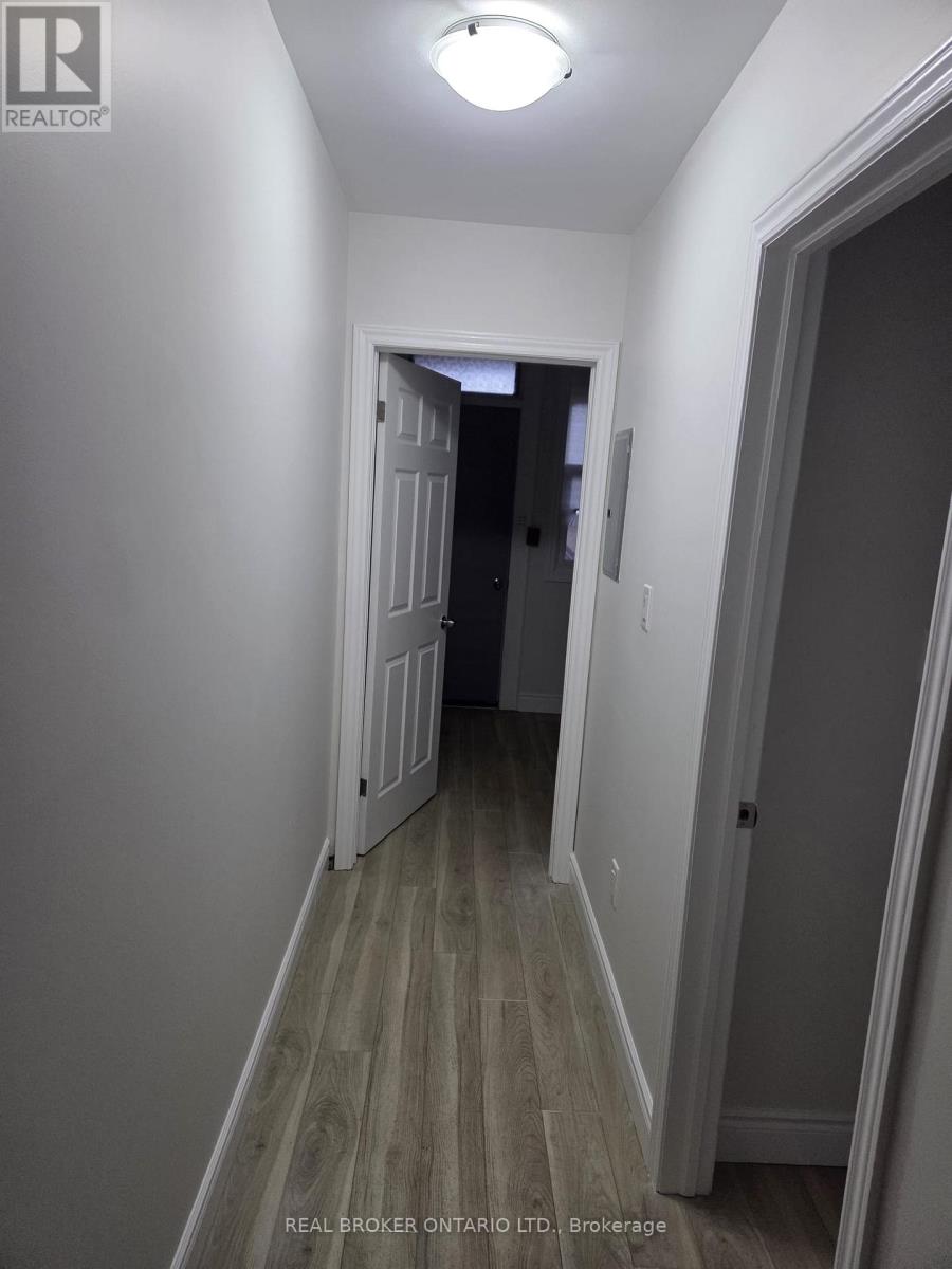 6 - 917 Main Street E, Hamilton, Ontario  L8M 1M6 - Photo 4 - X12716394