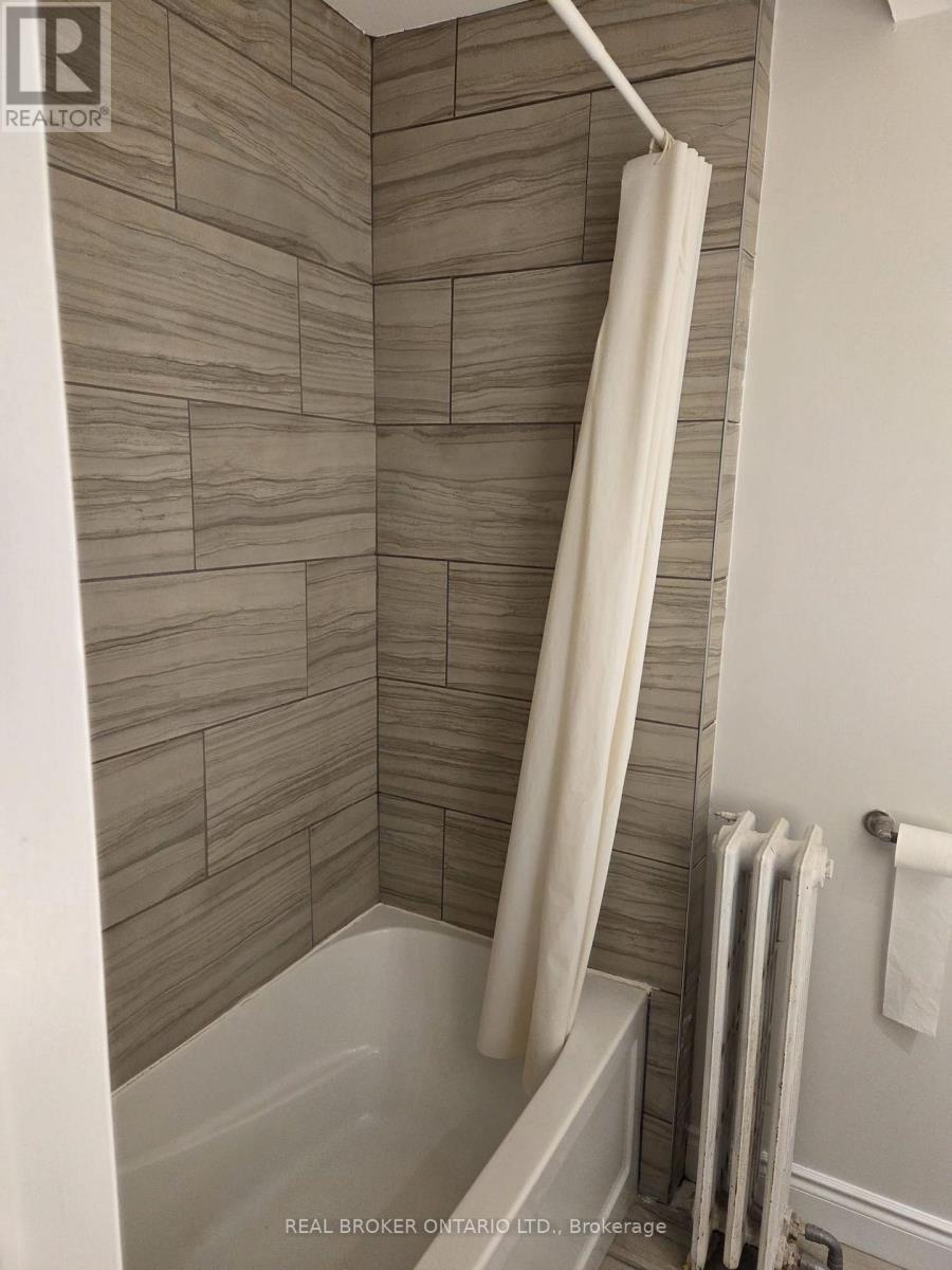 6 - 917 Main Street E, Hamilton, Ontario  L8M 1M6 - Photo 9 - X12716394