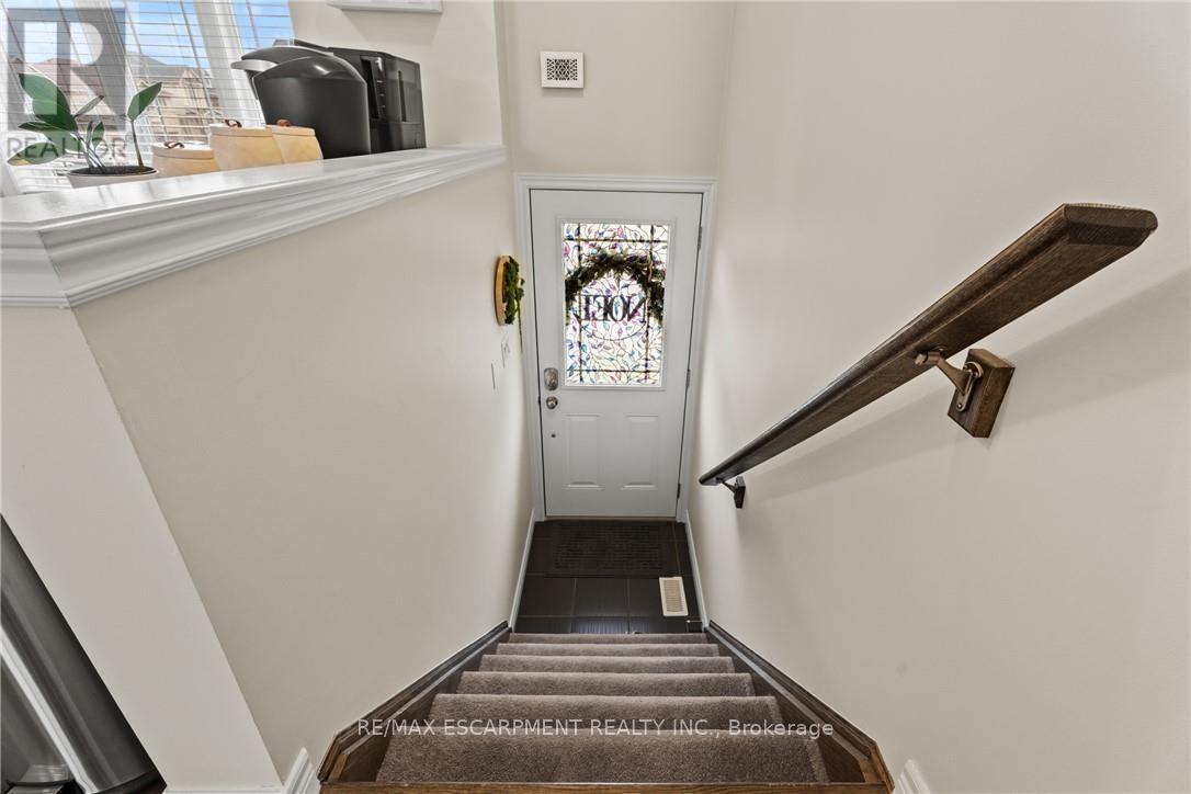 23 Edenrock Drive, Hamilton, Ontario  L8E 5G9 - Photo 5 - X12716502