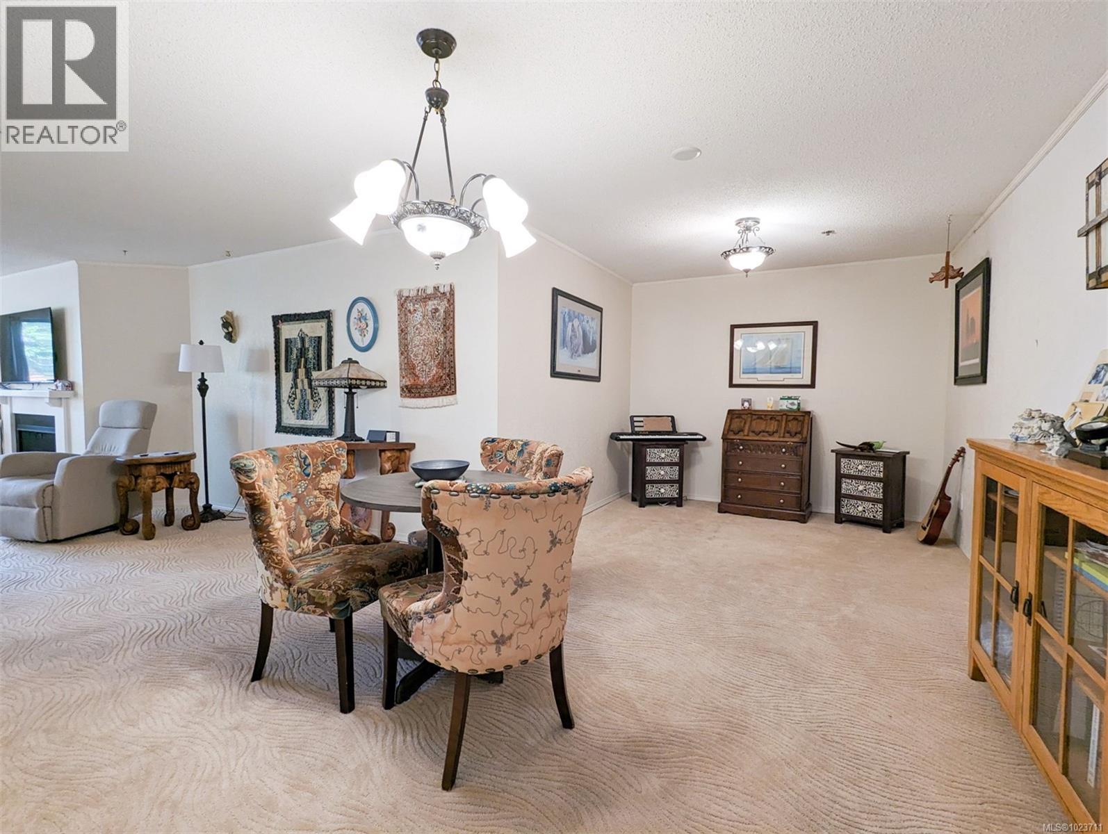 309 1560 Hillside Ave, Victoria, British Columbia  V8T 5B8 - Photo 4 - 1023711