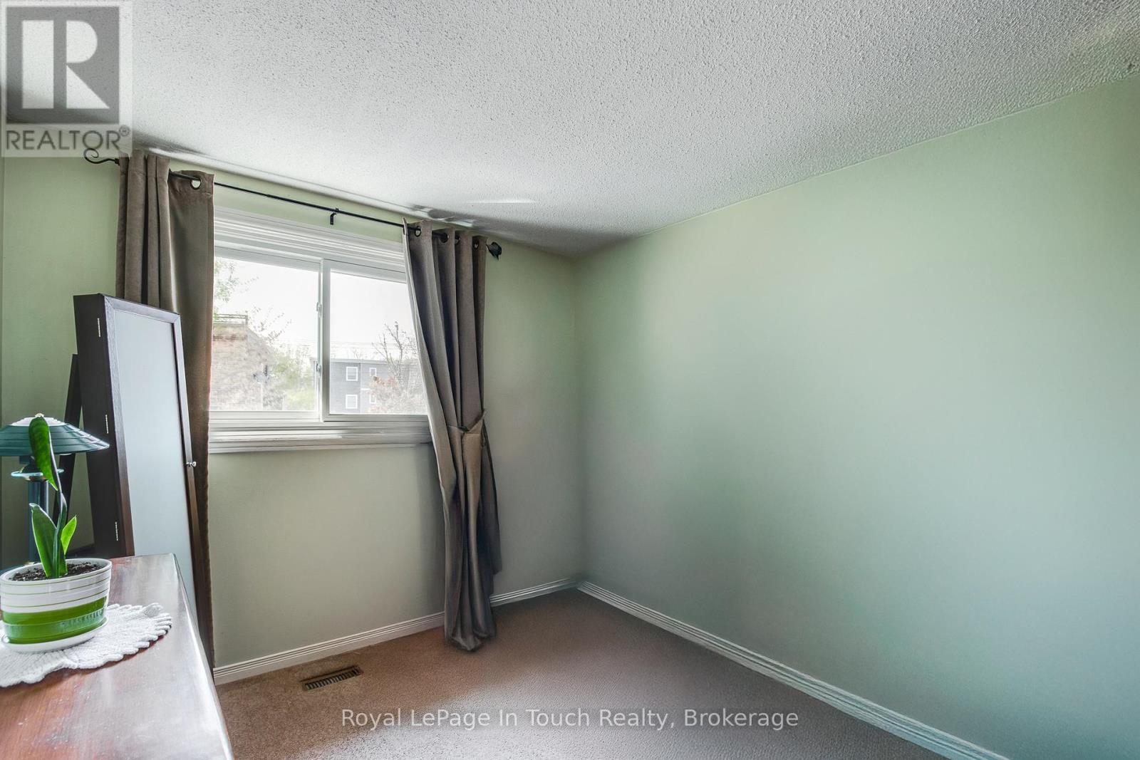 4 - 233 Innisfil Street, Barrie, Ontario L4N 3E9 - Photo 19 - S12716678