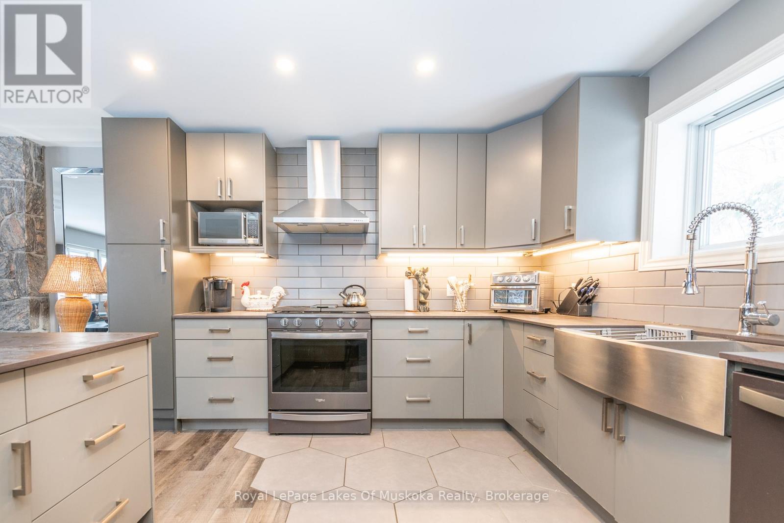 256 Woodland Drive, Huntsville (Chaffey), Ontario  P1H 1A6 - Photo 10 - X12716700