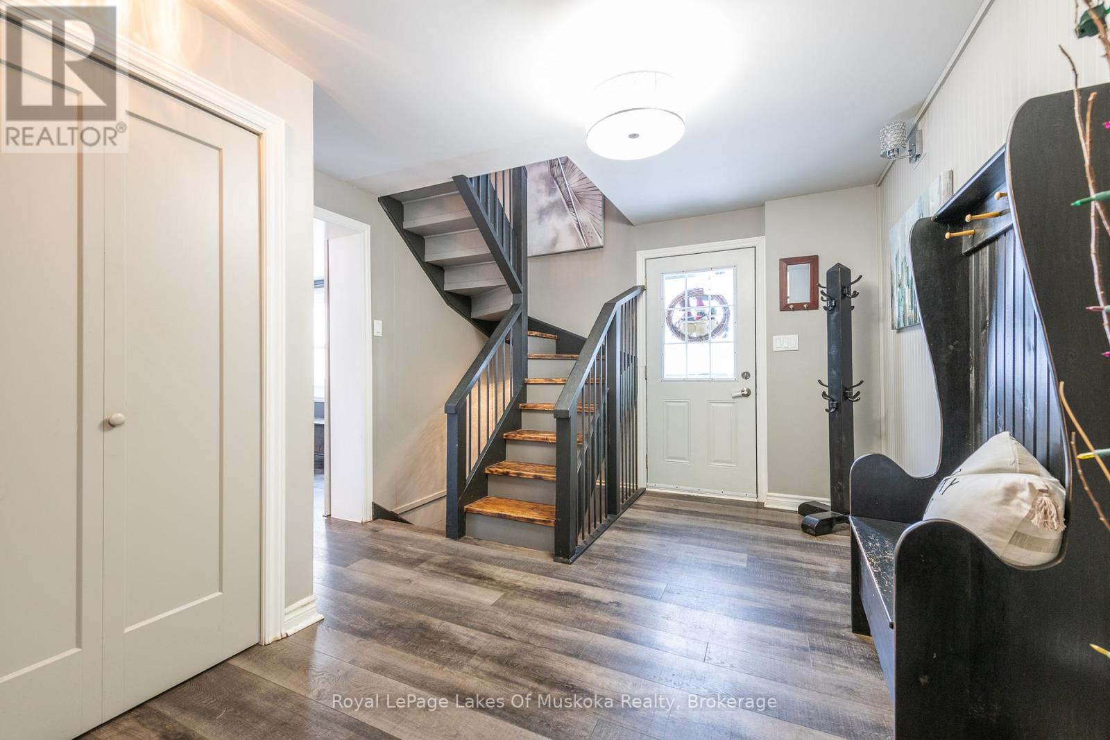 256 Woodland Drive, Huntsville (Chaffey), Ontario  P1H 1A6 - Photo 4 - X12716700