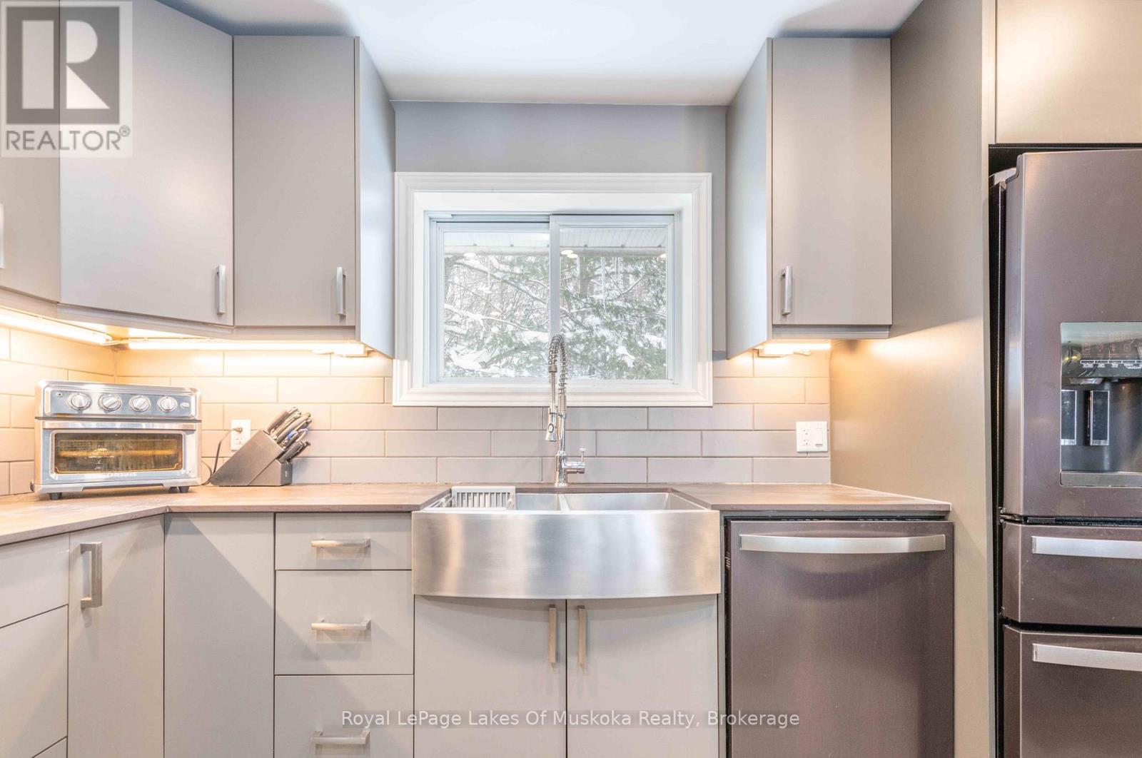 256 Woodland Drive, Huntsville (Chaffey), Ontario  P1H 1A6 - Photo 8 - X12716700