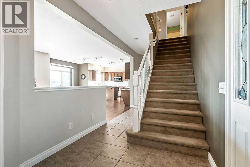 521 Westmount Close, Okotoks, Alberta  T1S 0B7 - Photo 4 - A2277474