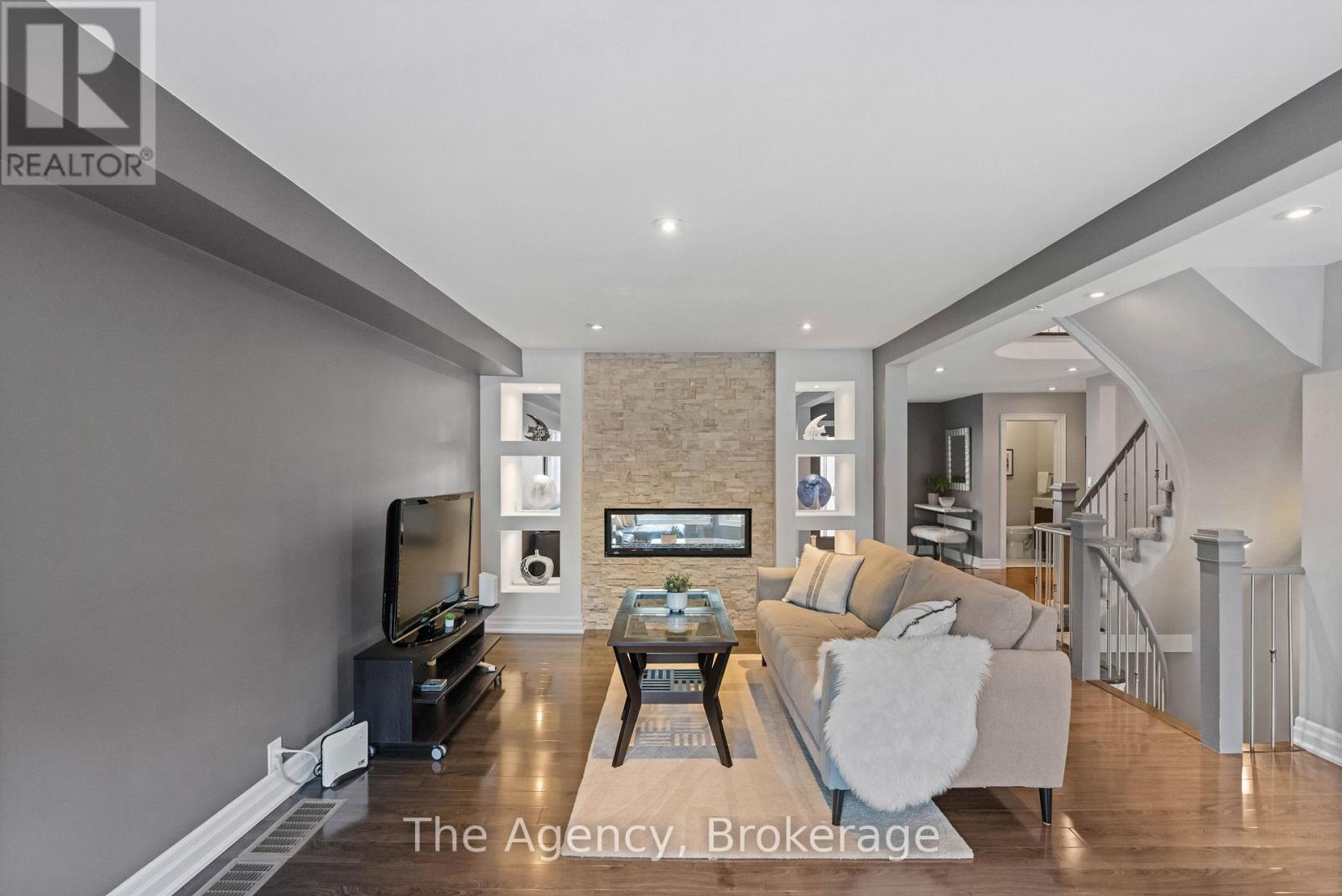 7 Higgin Court, Barrie, Ontario  L4N 0R1 - Photo 9 - S12714032