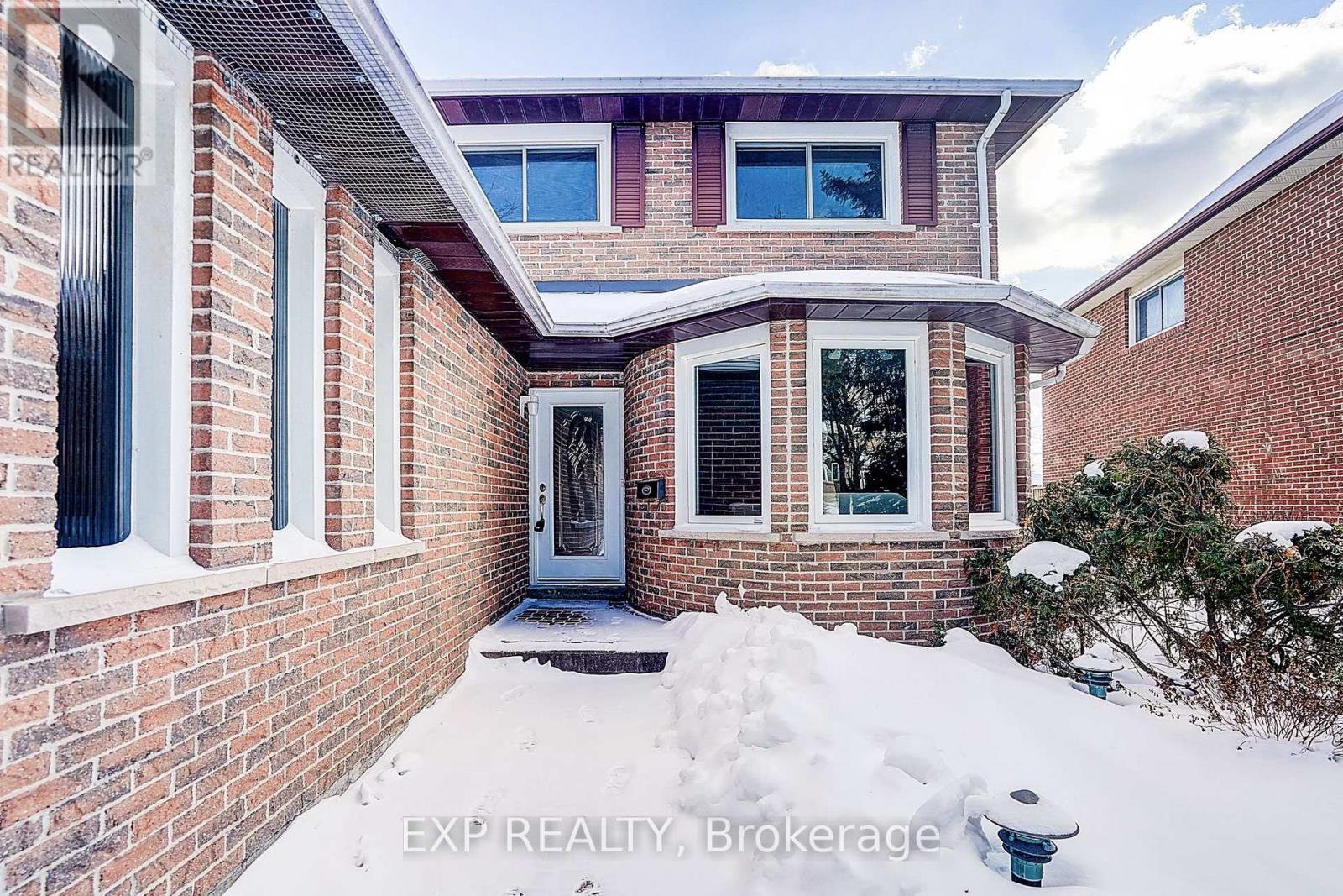 27 Pining Road, Markham, Ontario  L3T 5N5 - Photo 3 - N12716600