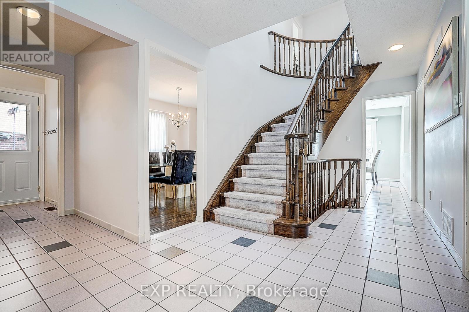 27 Pining Road, Markham, Ontario  L3T 5N5 - Photo 4 - N12716600