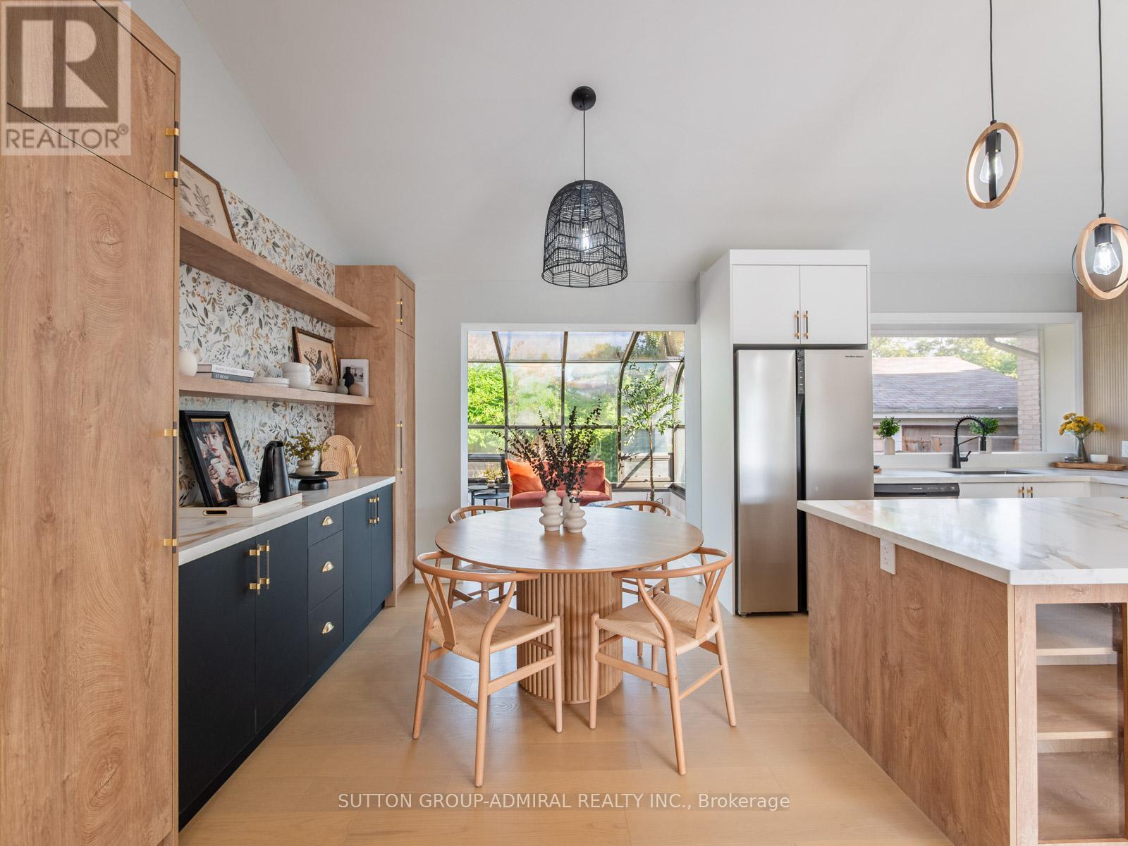 393 Paliser Crescent S, Richmond Hill, Ontario  L4C 1S2 - Photo 2 - N12716608