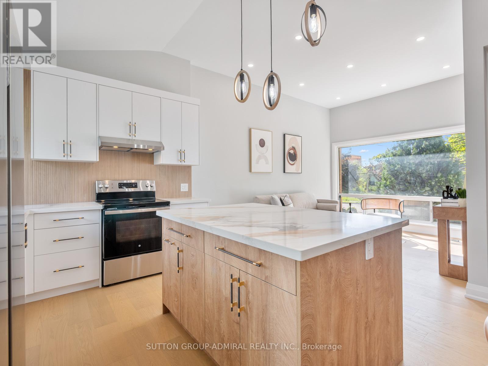 393 Paliser Crescent S, Richmond Hill, Ontario  L4C 1S2 - Photo 4 - N12716608